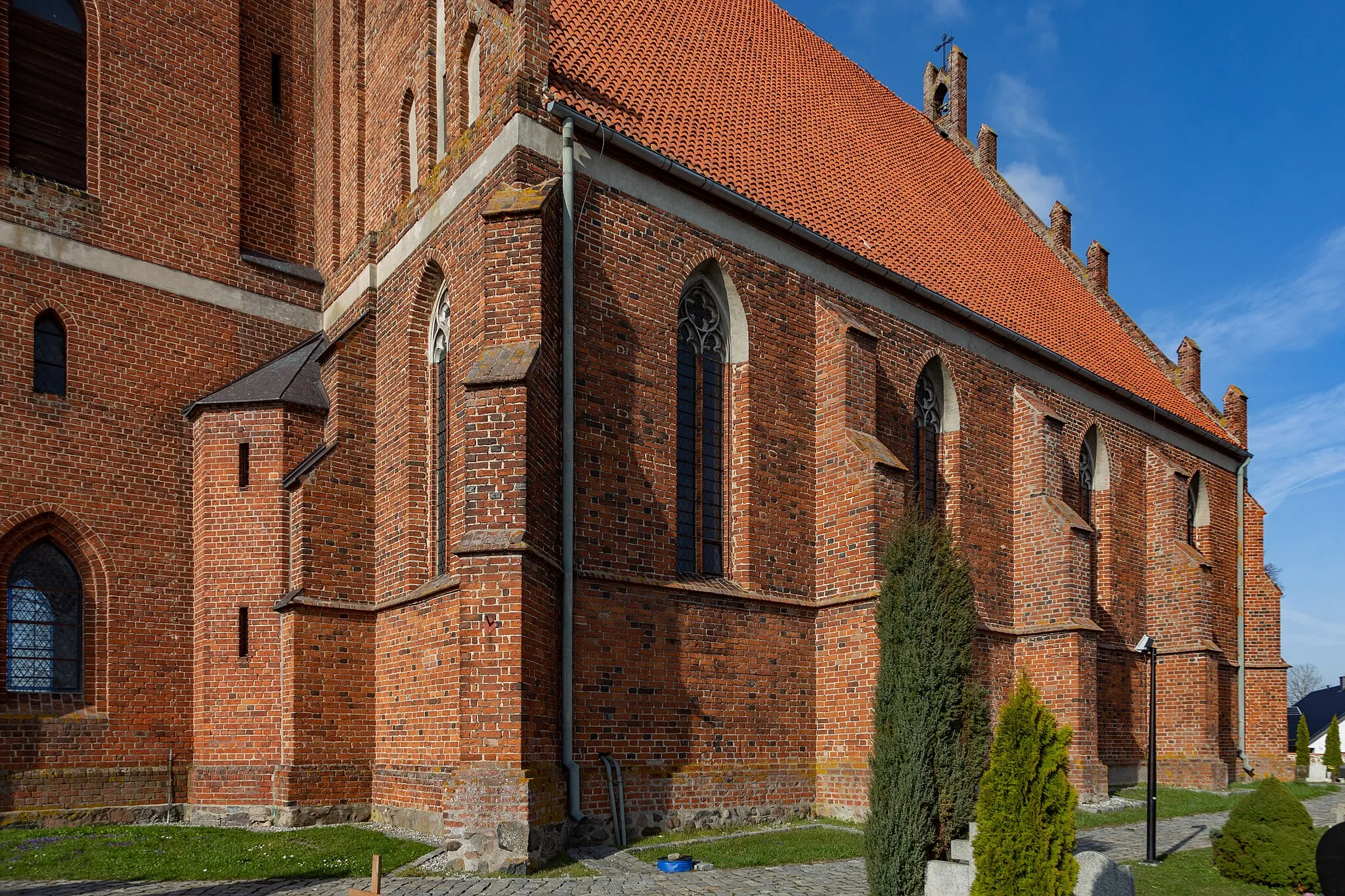 Photo showing: Postolin, church of Our Lady of the Scapular, southern elevation