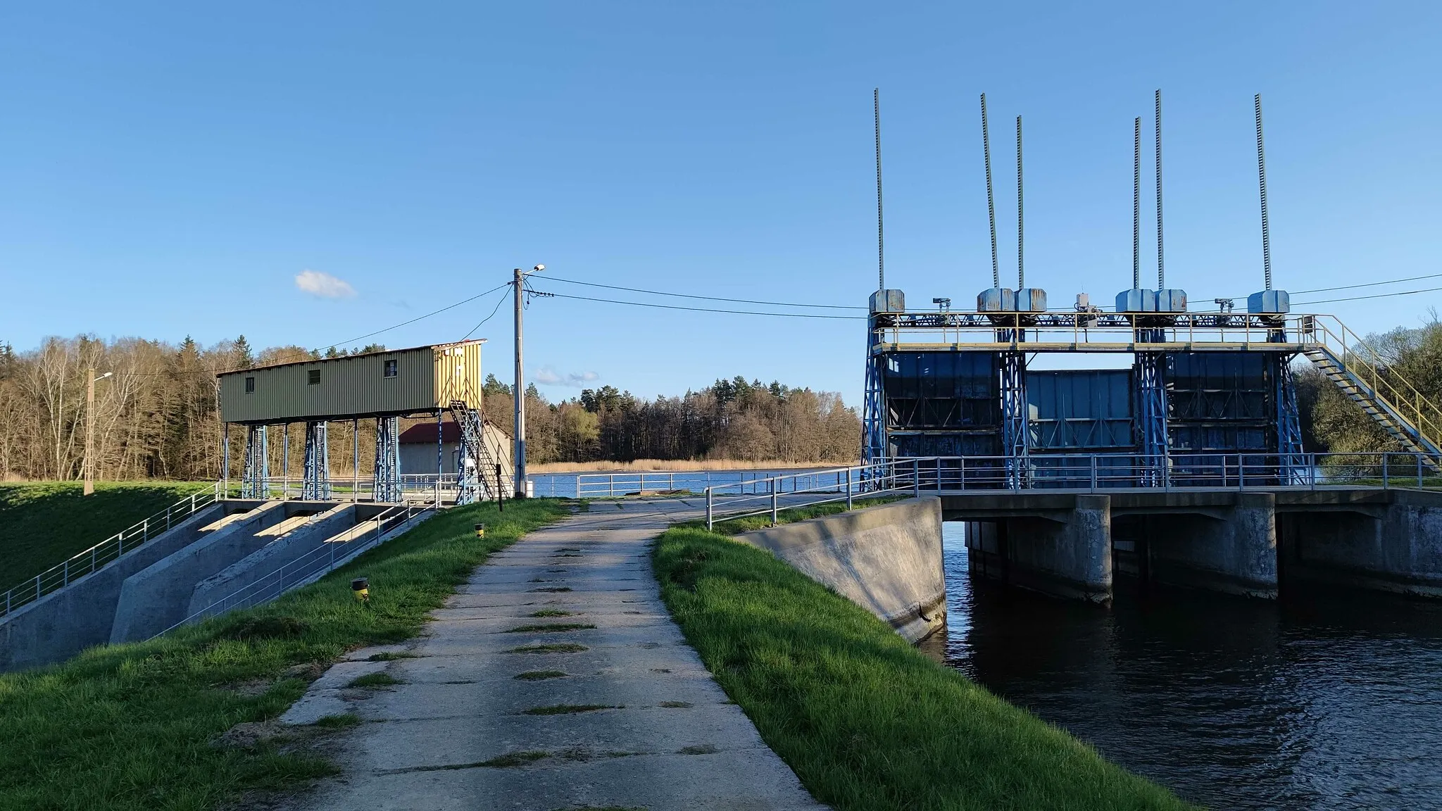 Photo showing: Jezioro Pierzchalskie urządzenia hydrotechniczne