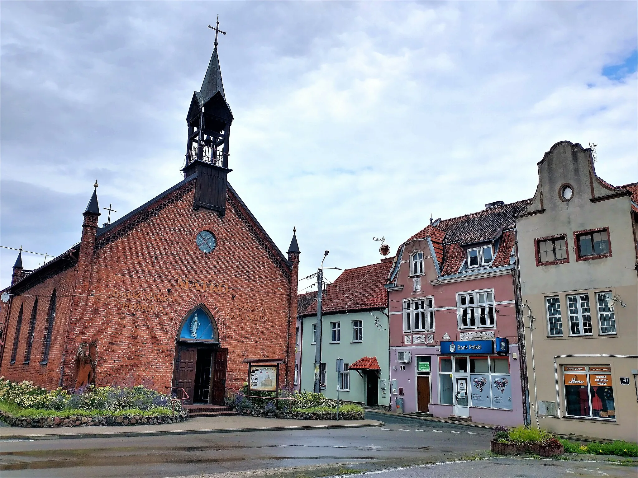 Photo showing: Kościół Niepokalanego Poczęcia Najświętszej Maryi Panny – kościół filialny należący do parafii św. Piotra Apostoła w Młynarach. Należy do dekanatu Pasłęk I diecezji elbląskiej. Jeden z rejestrowanych zabytków miasta.