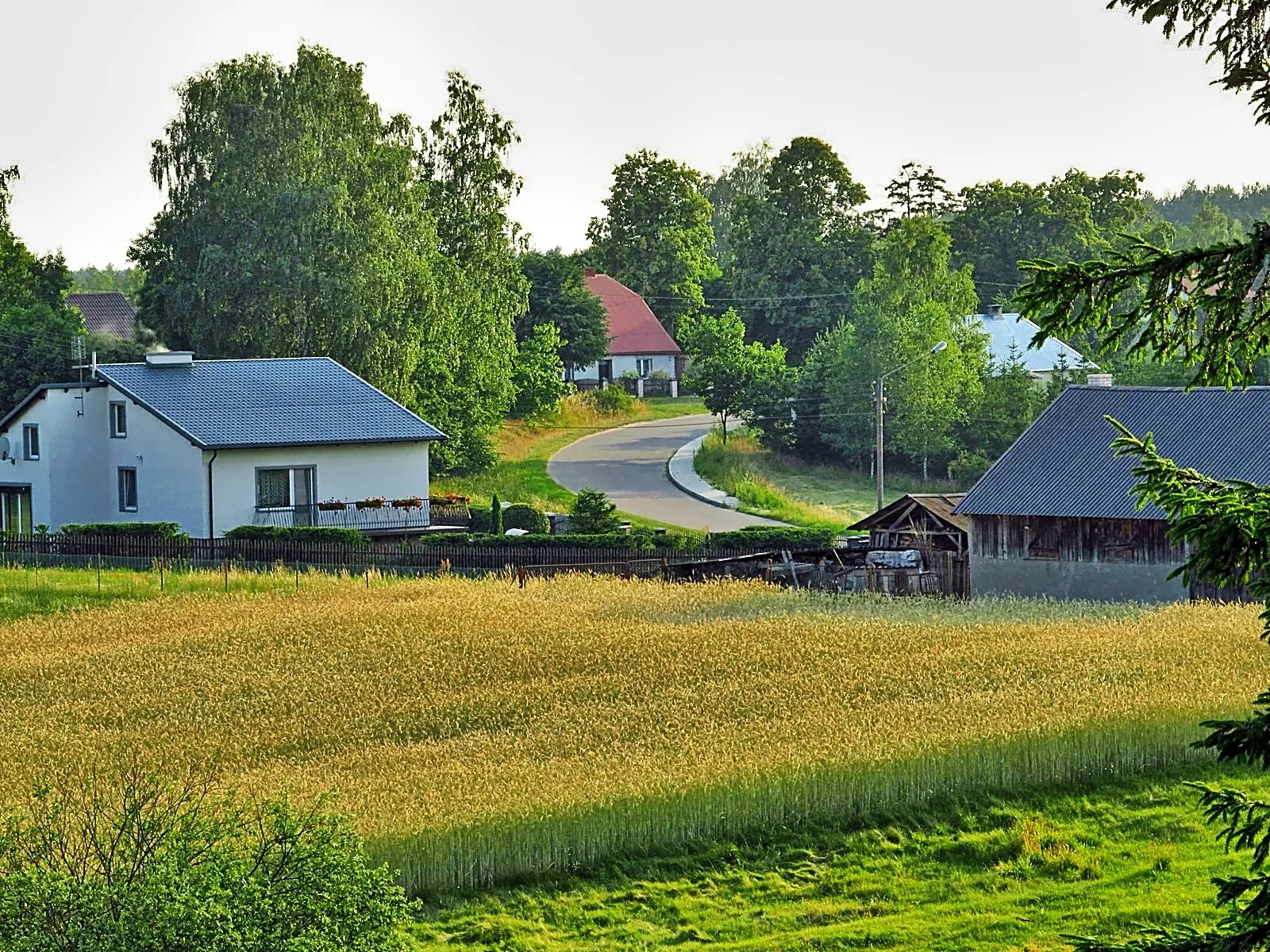 Photo showing: One of the corners of the Main Street