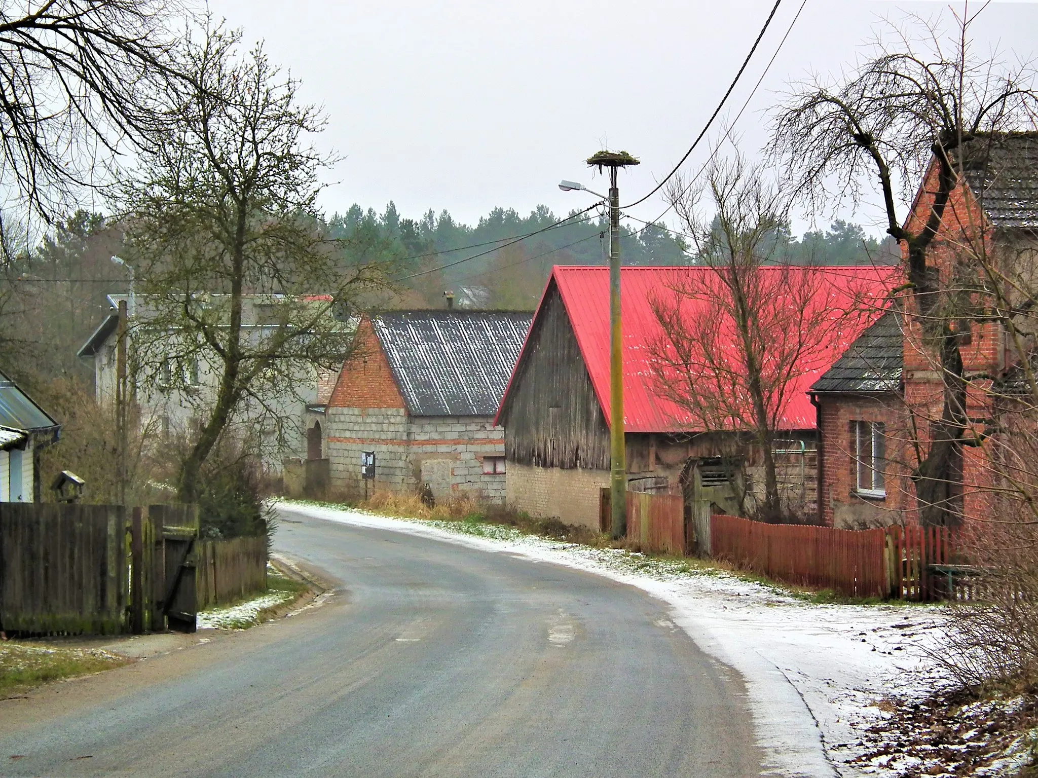 Photo showing: Łuby – osada kociewska w Polsce położona w województwie pomorskim, w powiecie starogardzkim, w gminie Osiek na obszarze Borów Tucholskich nad Wdą.