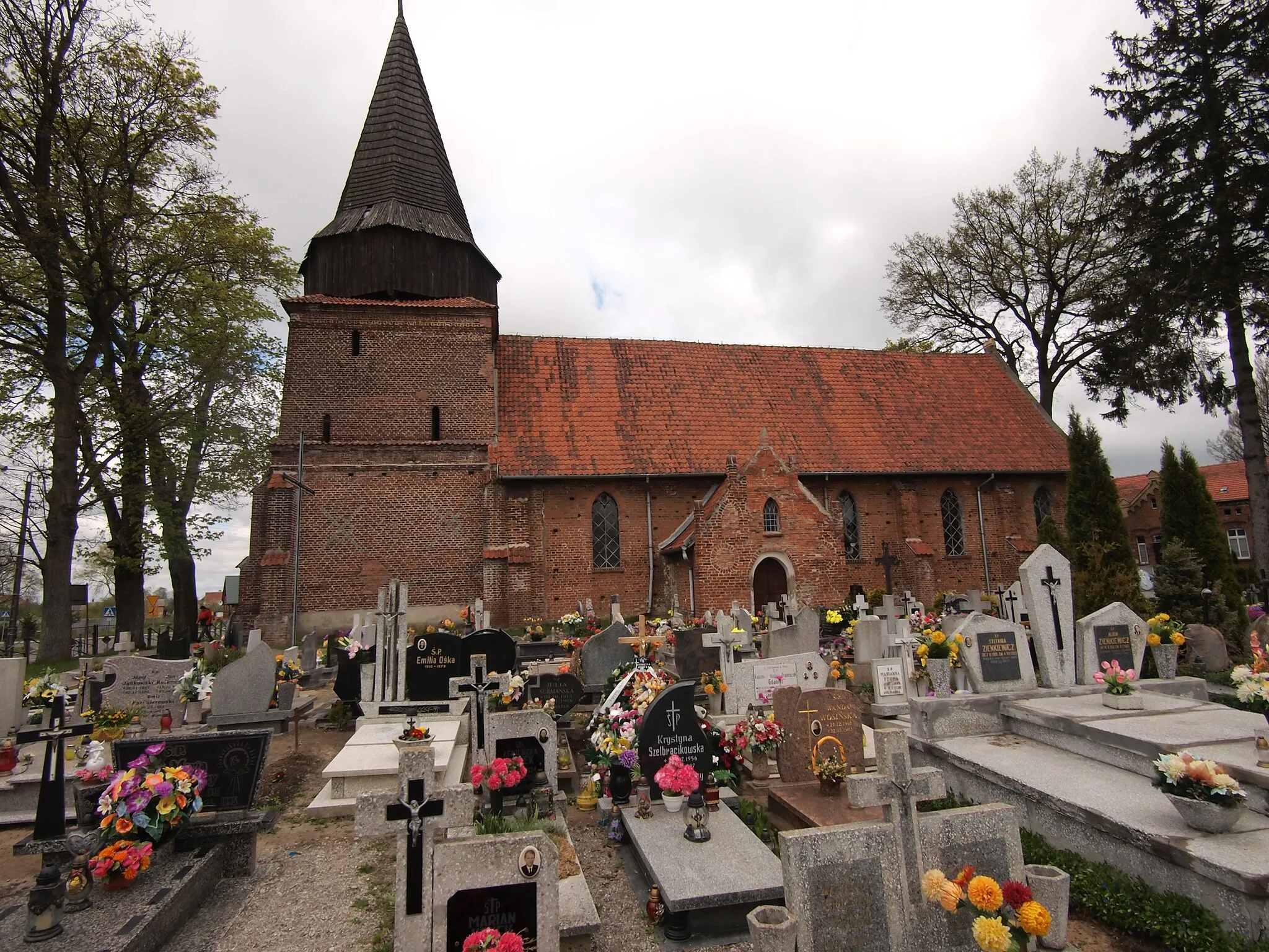 Photo showing: Church and its Yard in Lubieszewo, Pomeranian