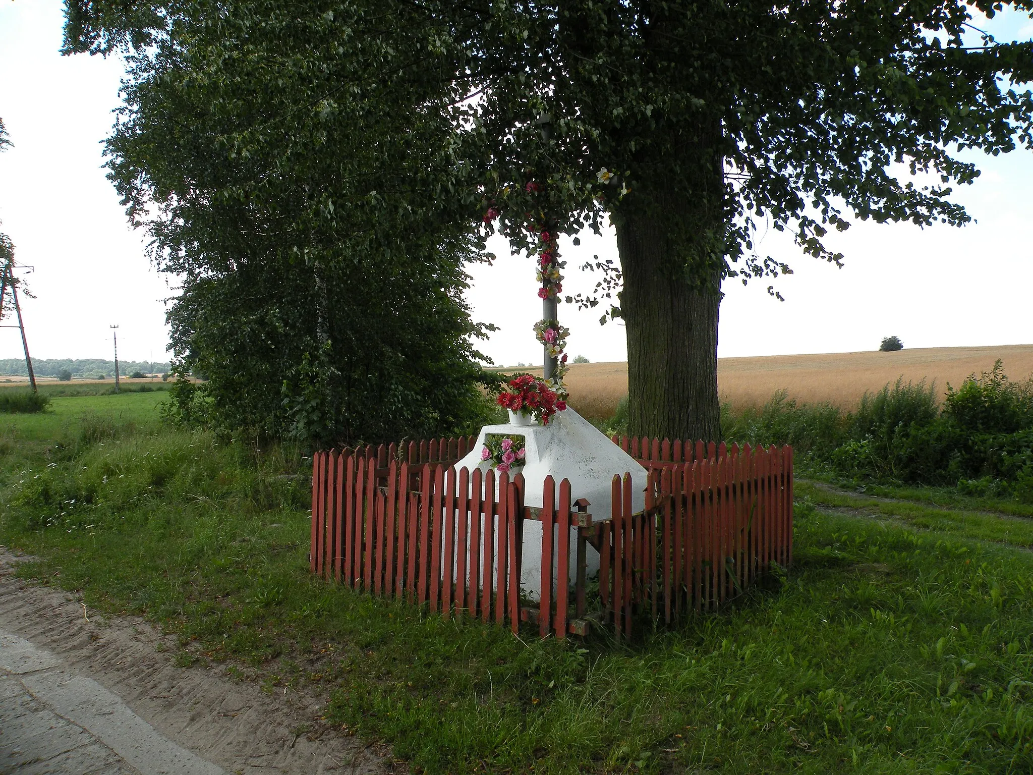 Photo showing: kapliczka we wsi Lipiec, gmina Stary Dzierzgoń, droga na Królikowo