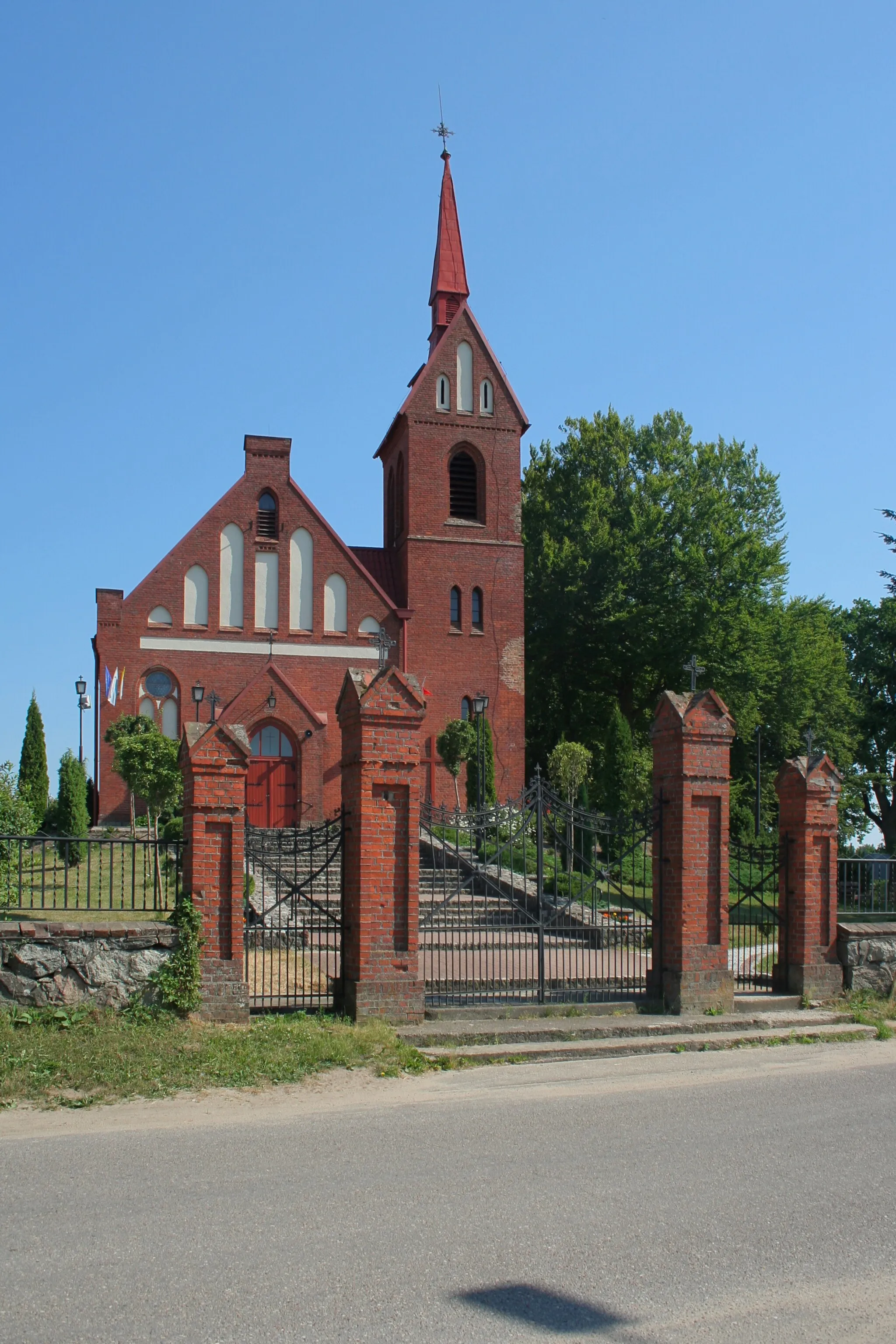 Photo showing: Church in Leśniewo.