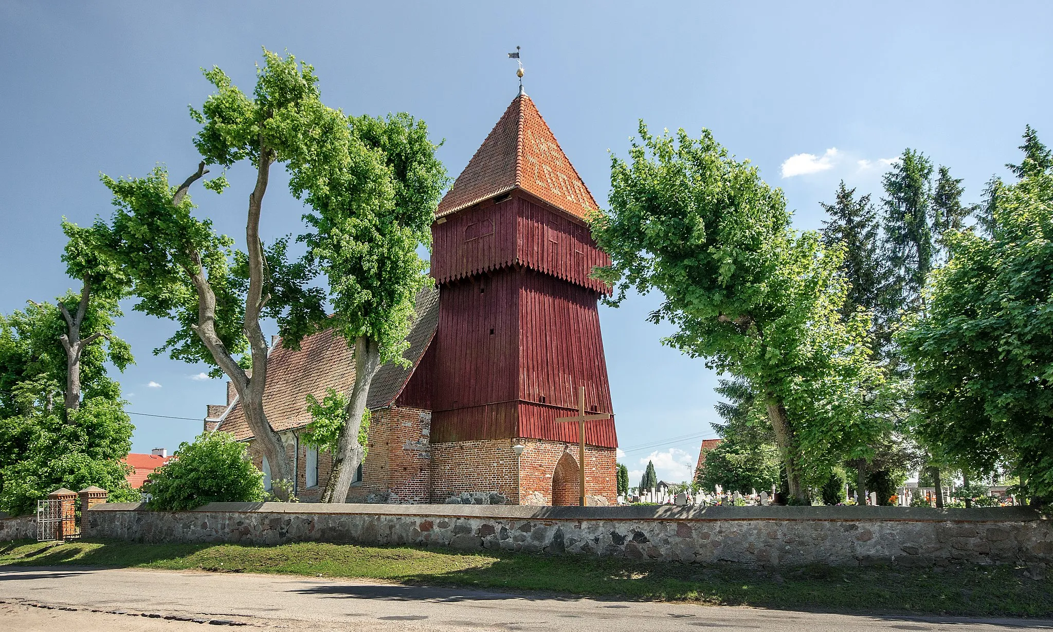Photo showing: Kwietniewo, kościół par. p.w. Podwyższenia Krzyża, 1330-1350, 1536-1541, pocz. XVIII