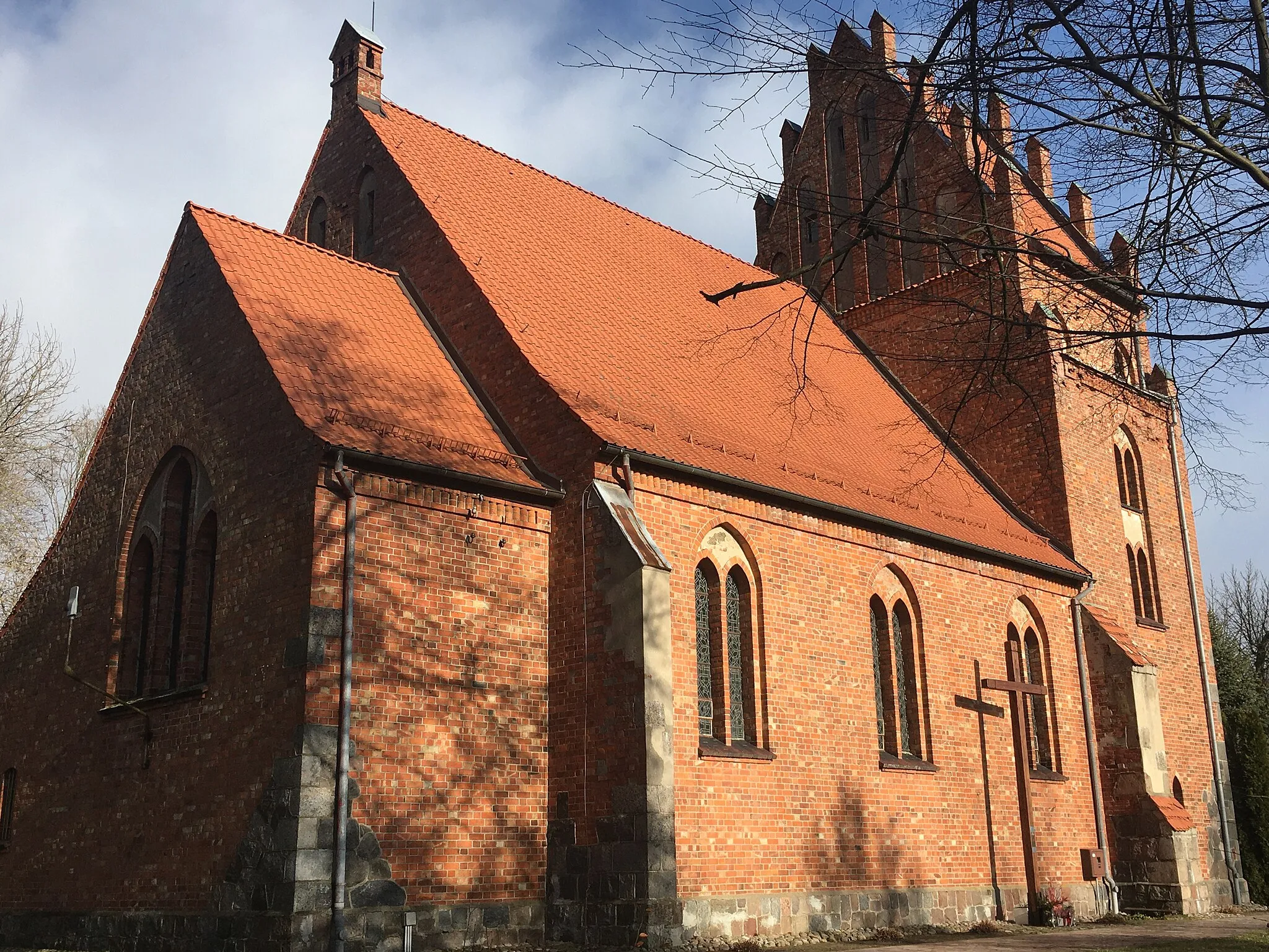 Photo showing: Kościół WNMP w Kręgu, widok z południowego zachodu