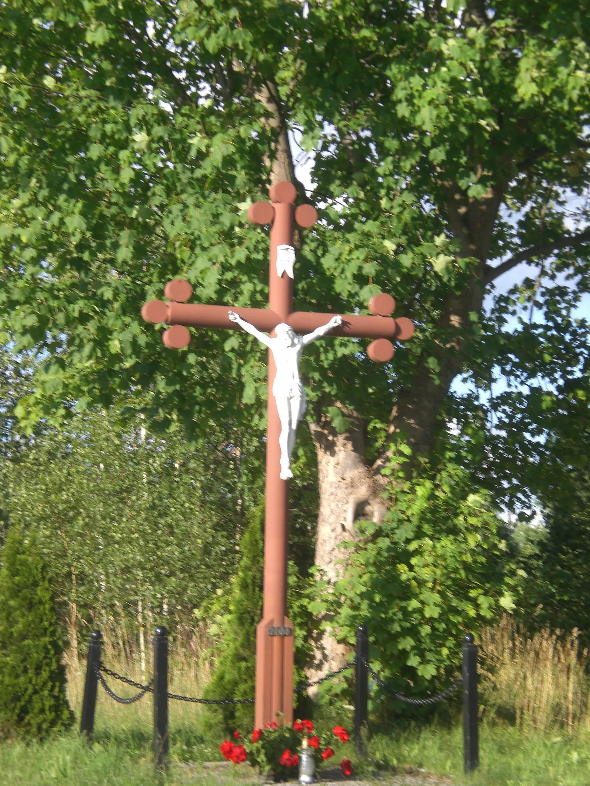Photo showing: Kowalewo, krzyż przydrożny