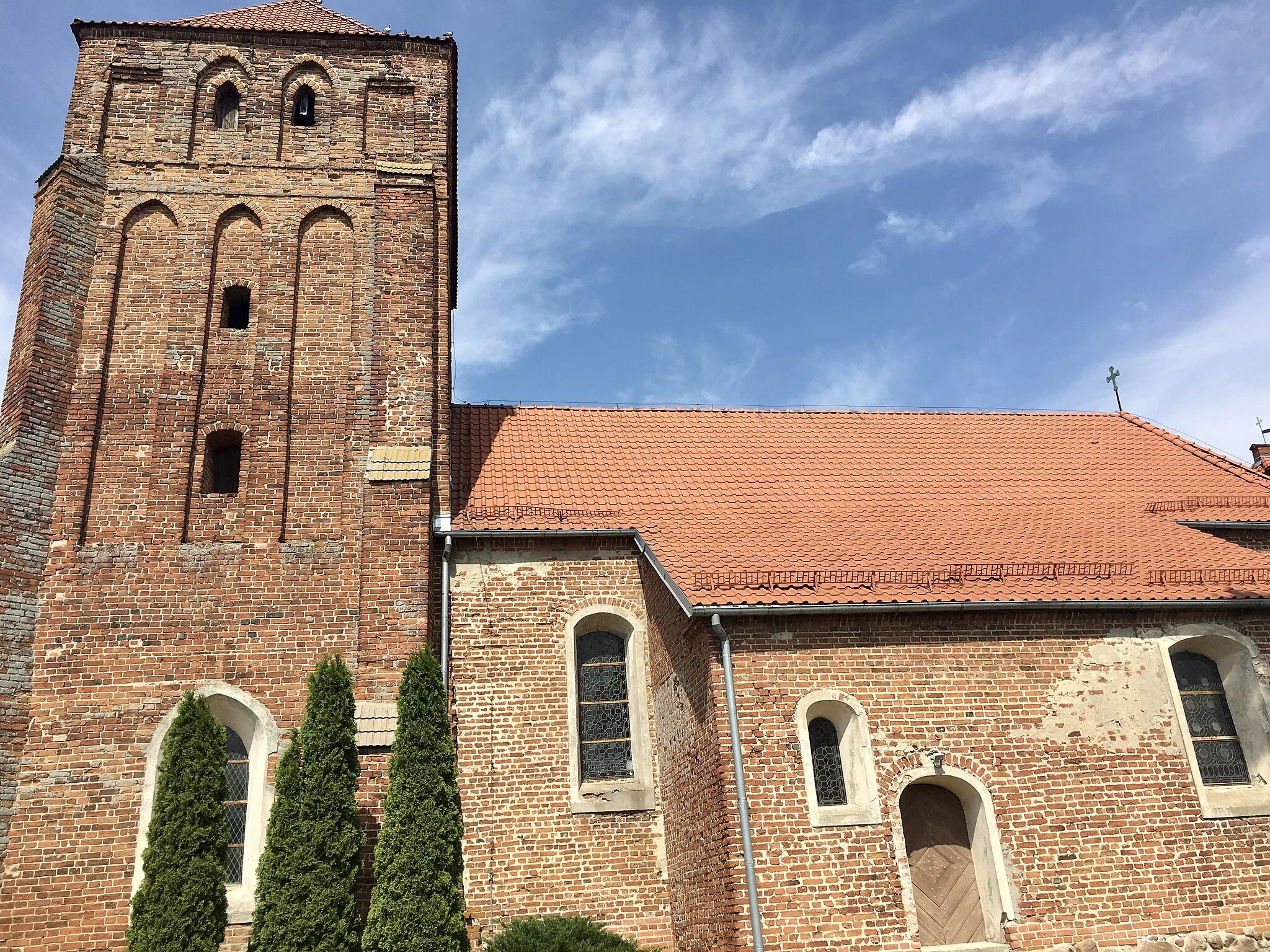 Photo showing: Południowa elewacja kościoła św. Trójcy w Kościelnej Jani