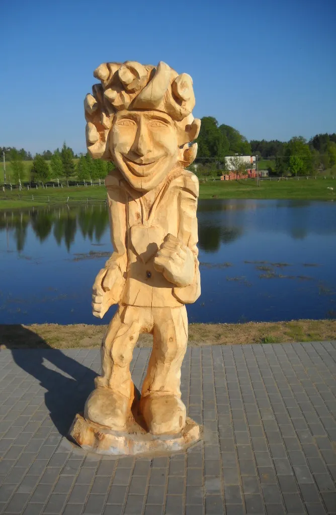 Photo showing: Statue of Kashubian mytical personage Lubiczk located on the „Poczuj Kaszubskiego Ducha” tourist route (Kobylasz, Poland).