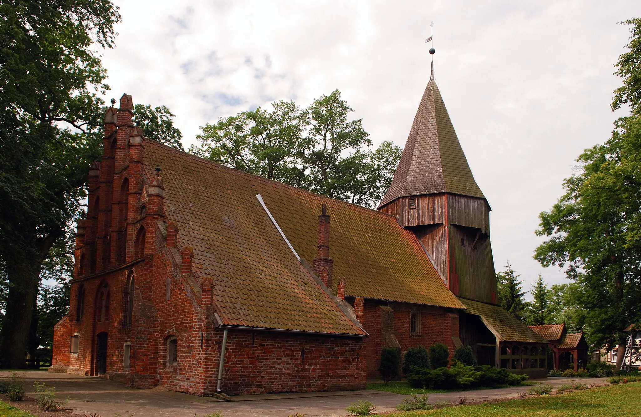 Photo showing: Kościół p.w. ś.w. Jadwigi Królowej w Kmiecinie