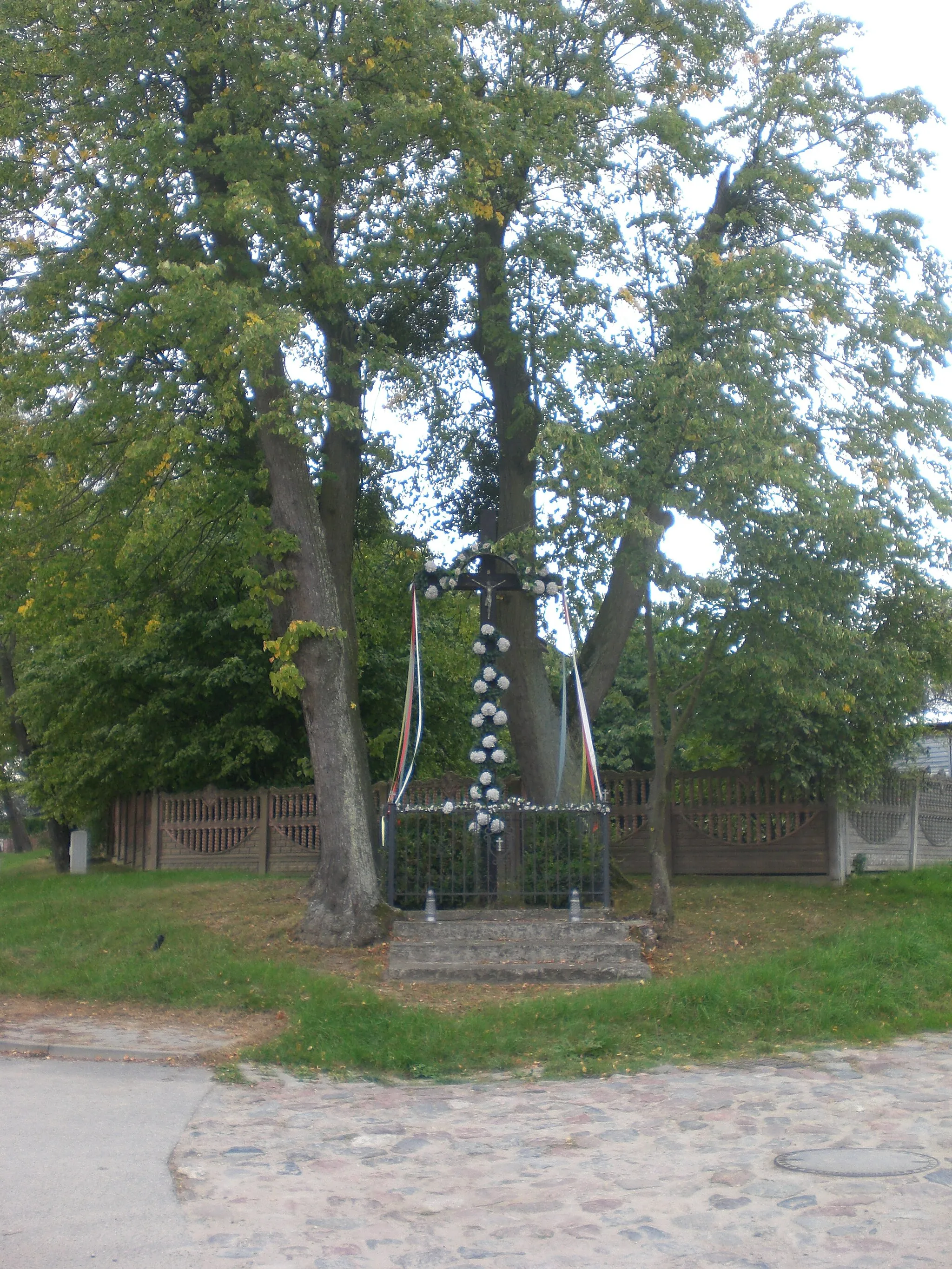 Photo showing: Kleszczewko, krzyż przydrożny