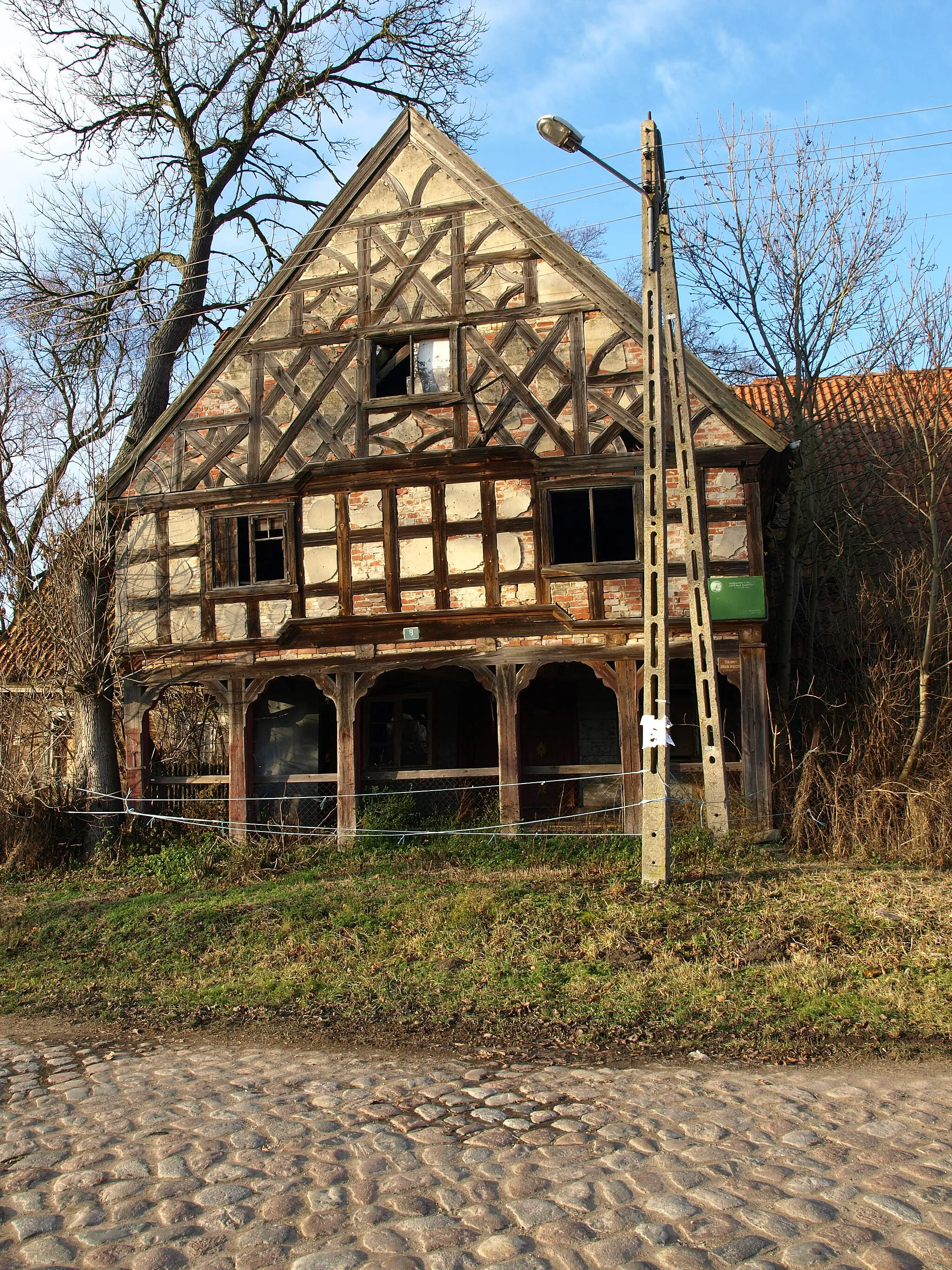 Photo showing: Kławki 8 - dom podcieniowy (zabytek nr 278).