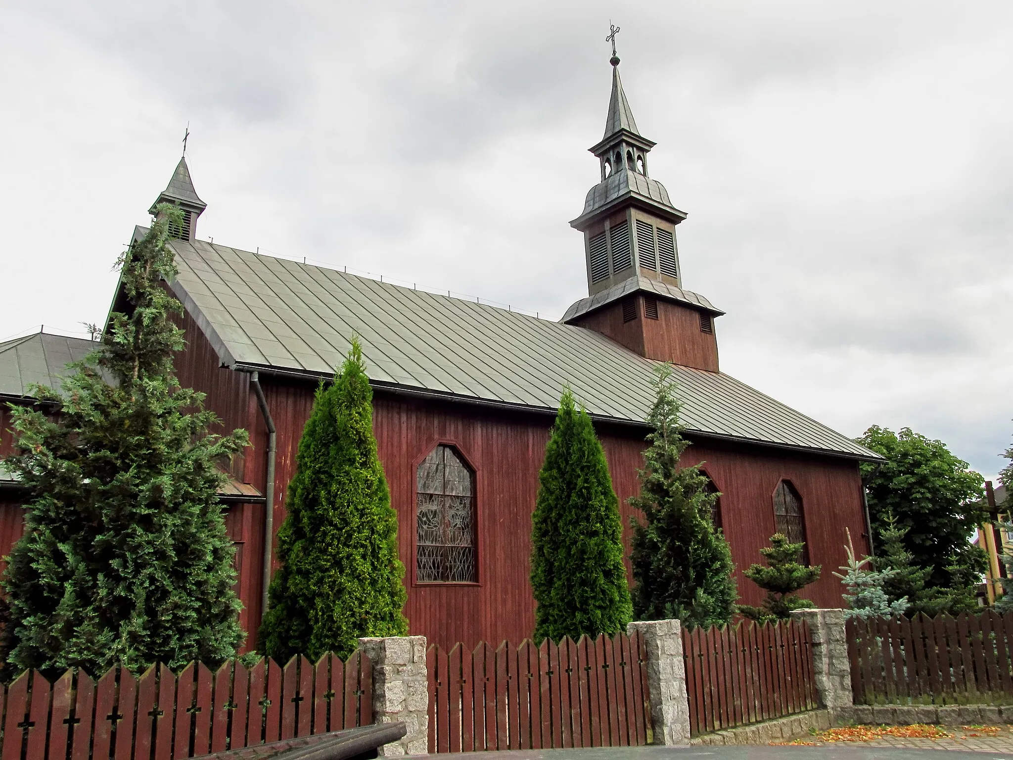 Photo showing: View of the church from the Church Street