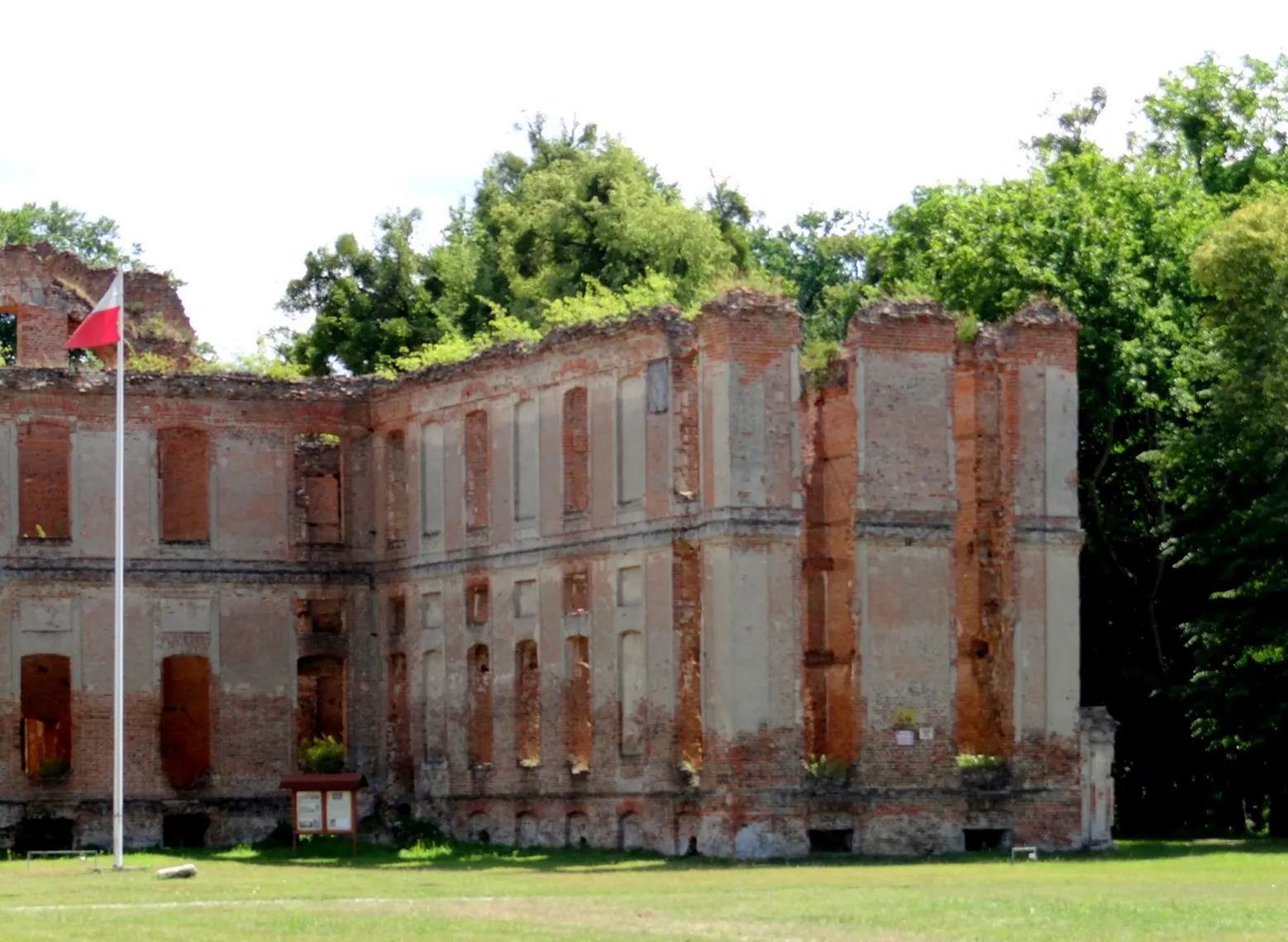 Photo showing: Kamieniec. Ruiny pałacu