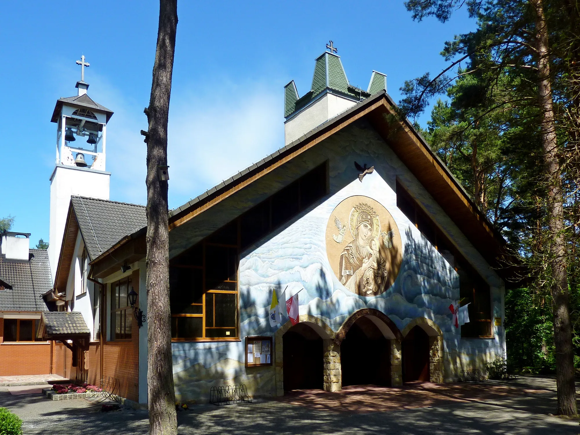 Photo showing: Kościół Matki Boskiej Nieustającej Pomocy w Juracie.