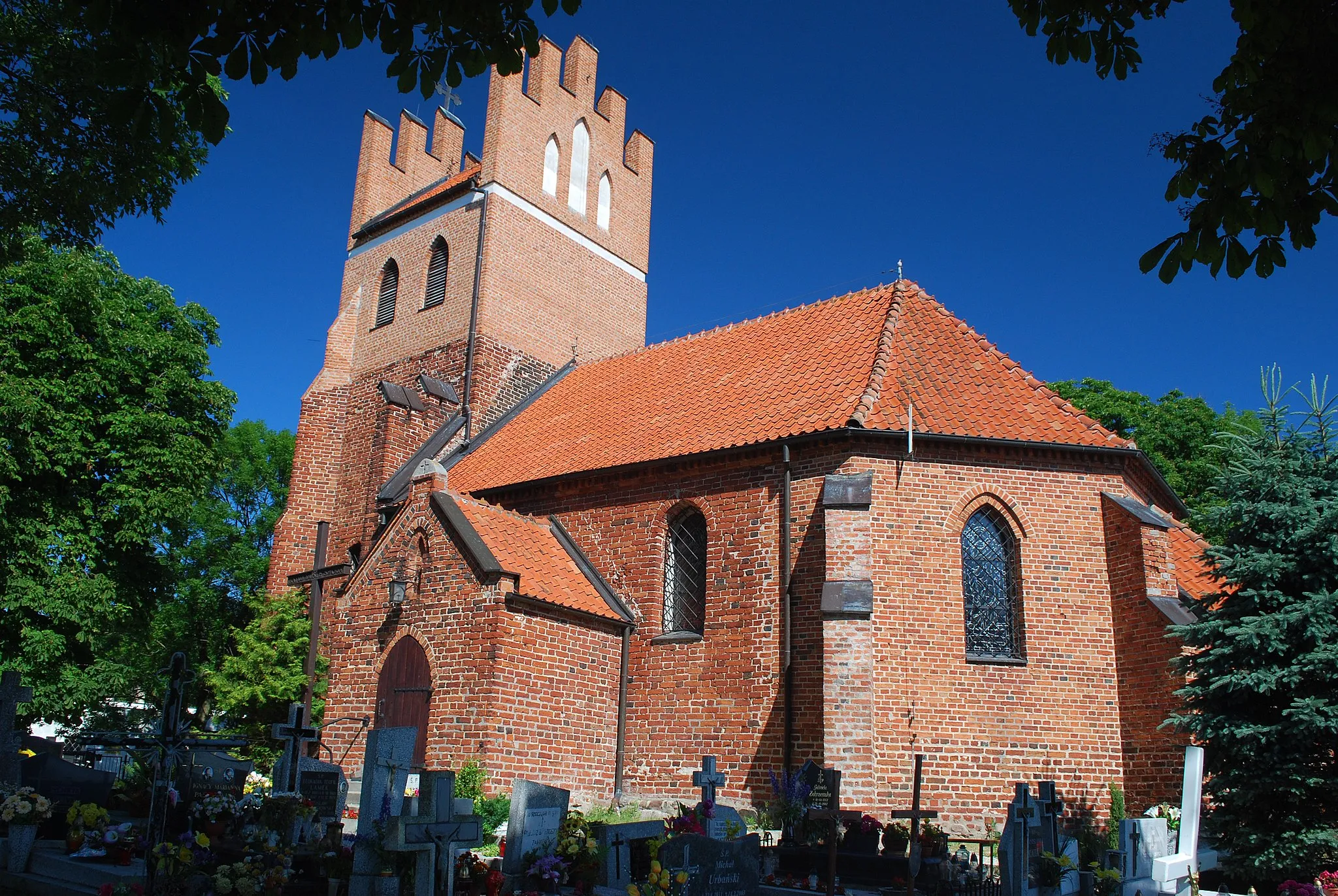 Photo showing: Kościół parafialny pw. św. Wojciecha z XIV we wsi Gorzędziej.