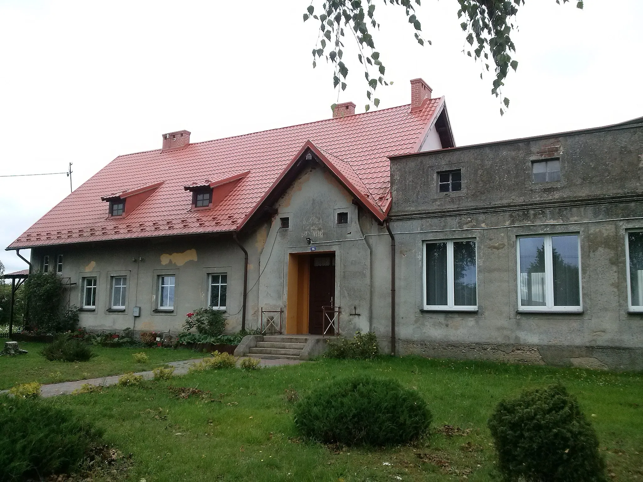 Photo showing: Die alte Schule in Gockowice (Götzendorf), 2017