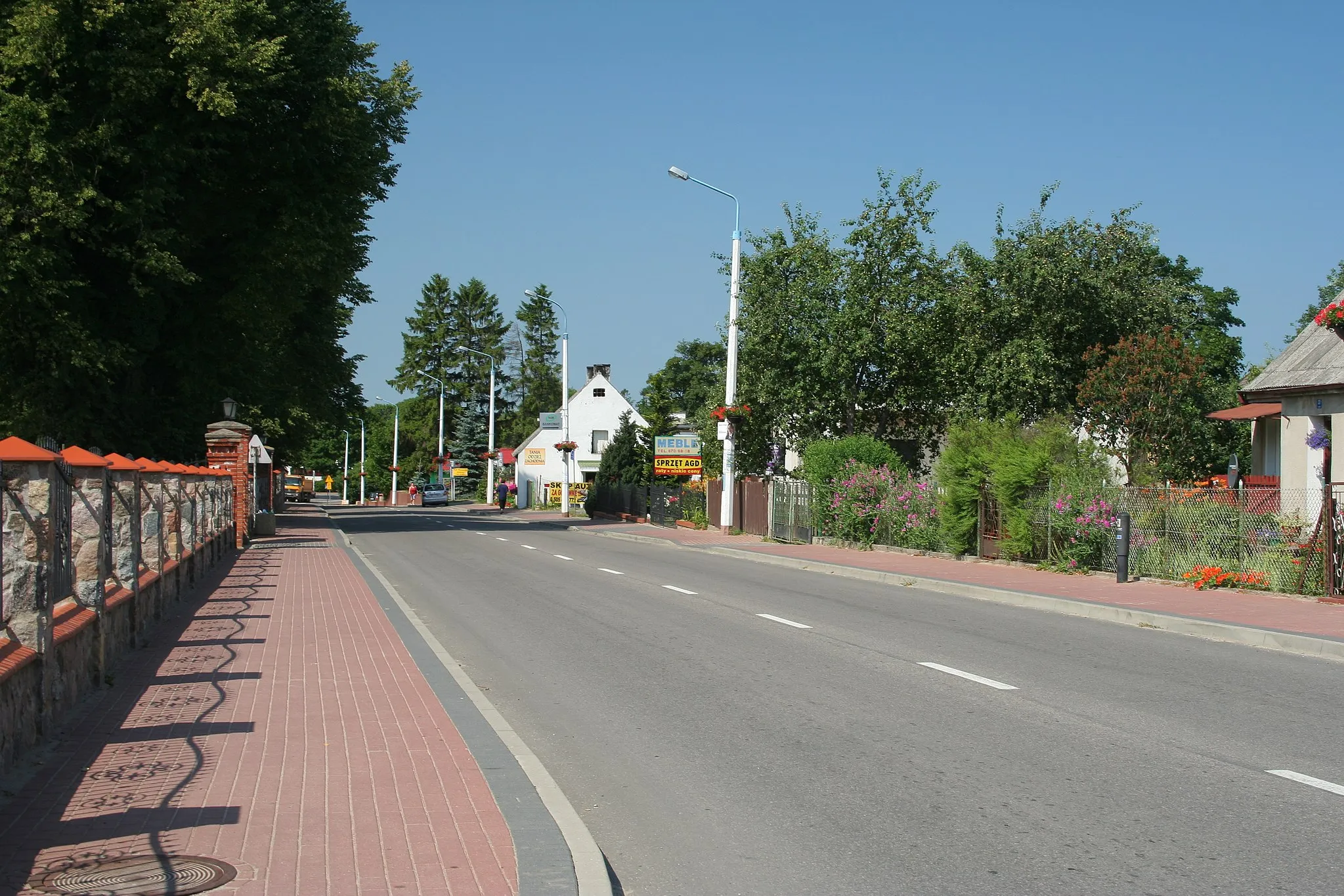 Photo showing: Road in Gniewino.