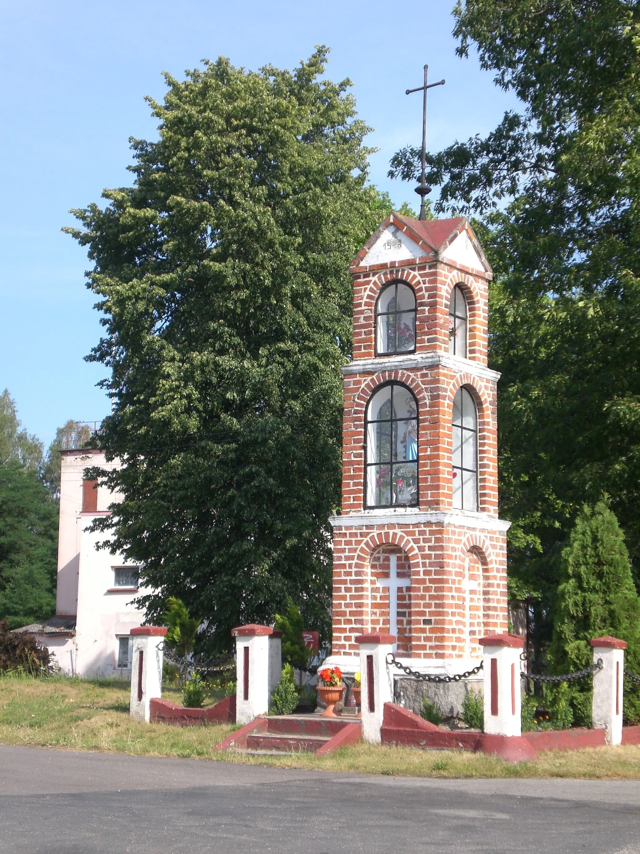 Photo showing: Wayside shrine in Gąsiorki, Poland