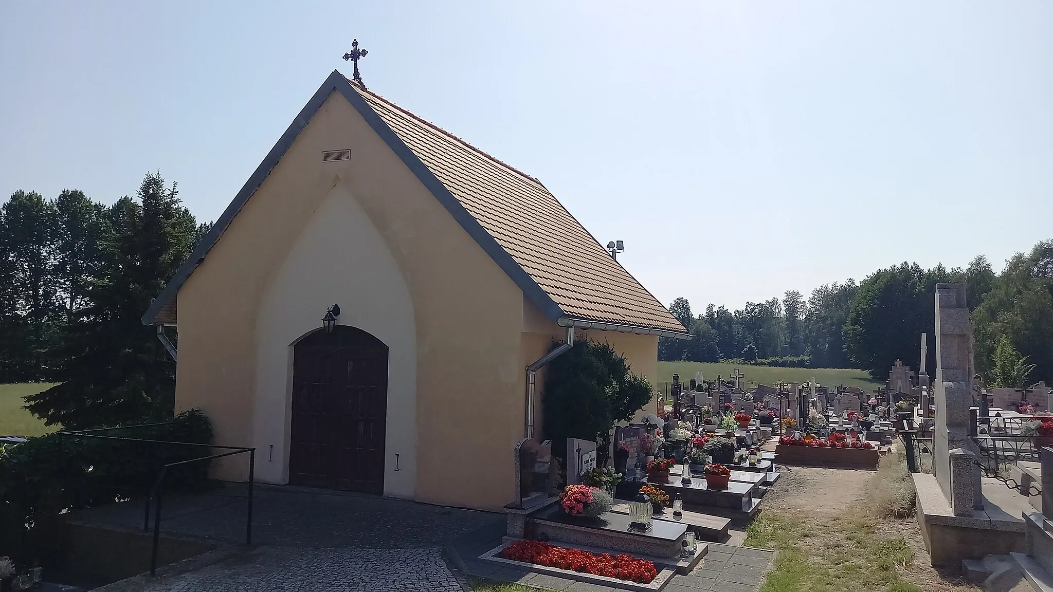 Photo showing: Kaplica przedpogrzebowa na cmentarzu przykościelnym w Garczynie