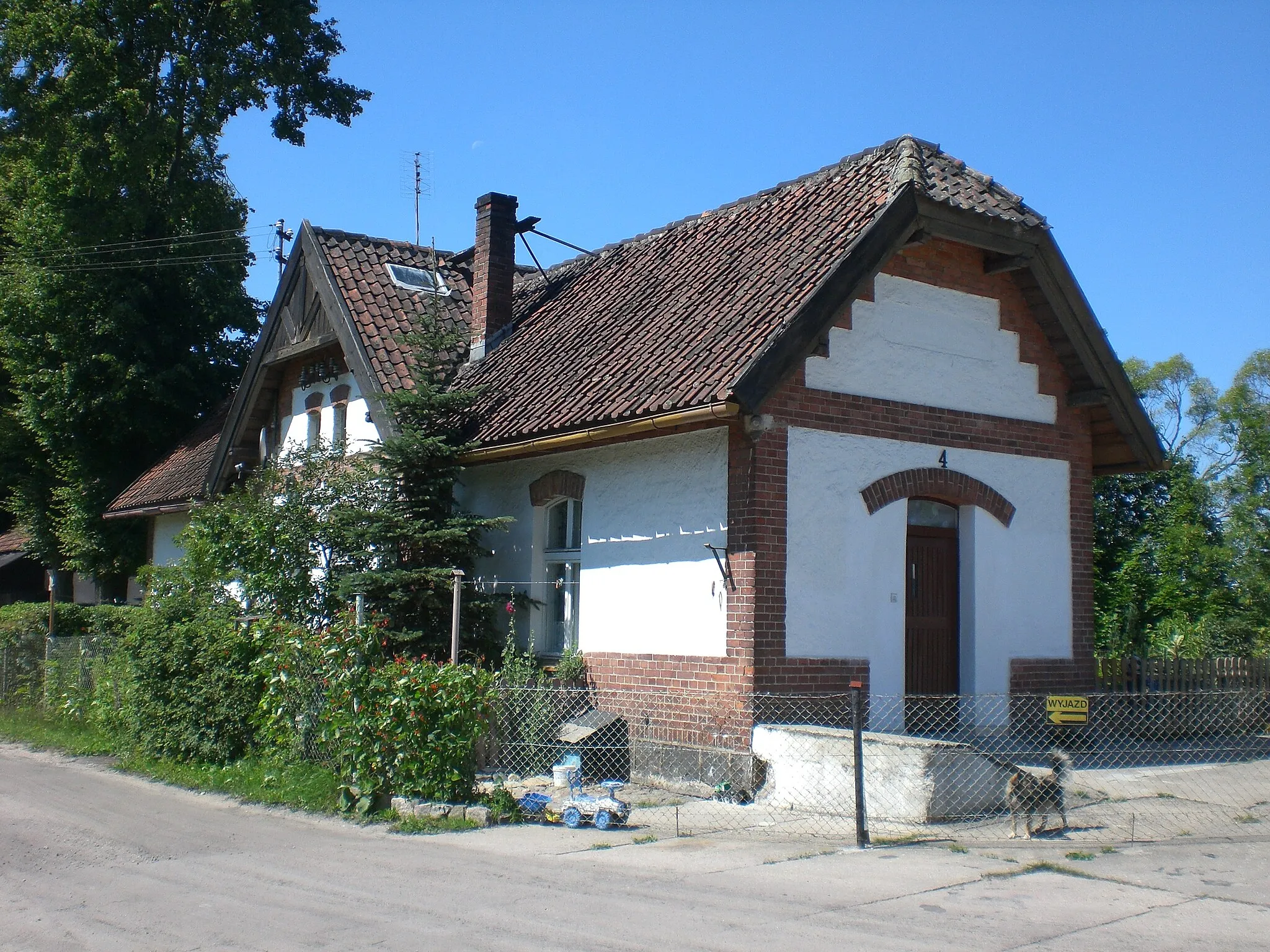 Photo showing: Garcz - formerly railway station
