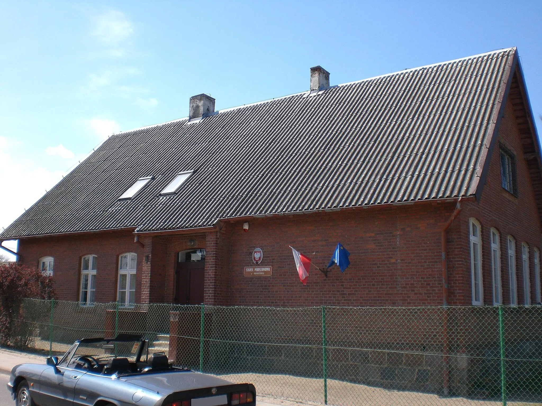 Photo showing: Domatowo - elementary school