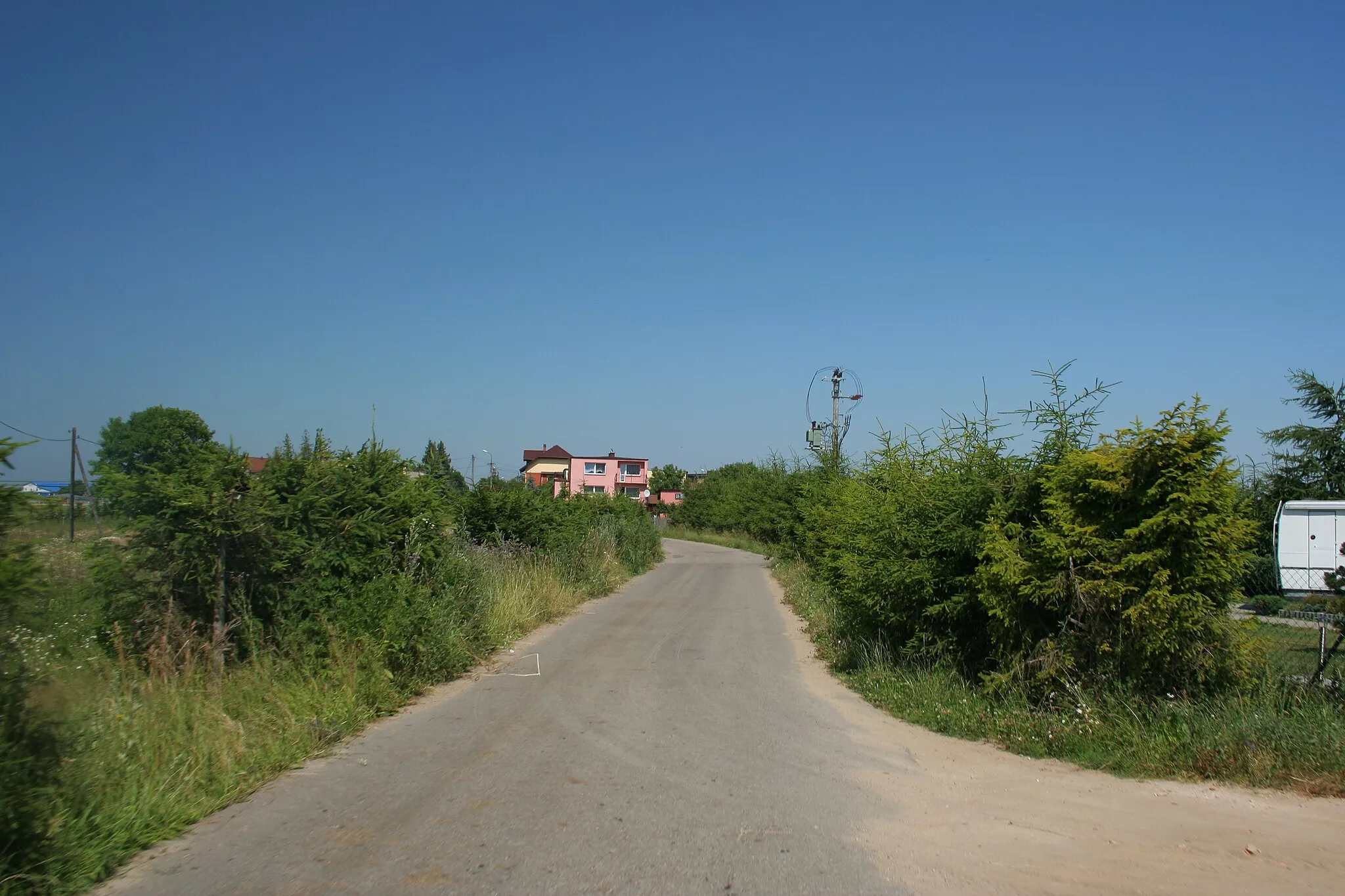 Photo showing: Road in Darżlubie.