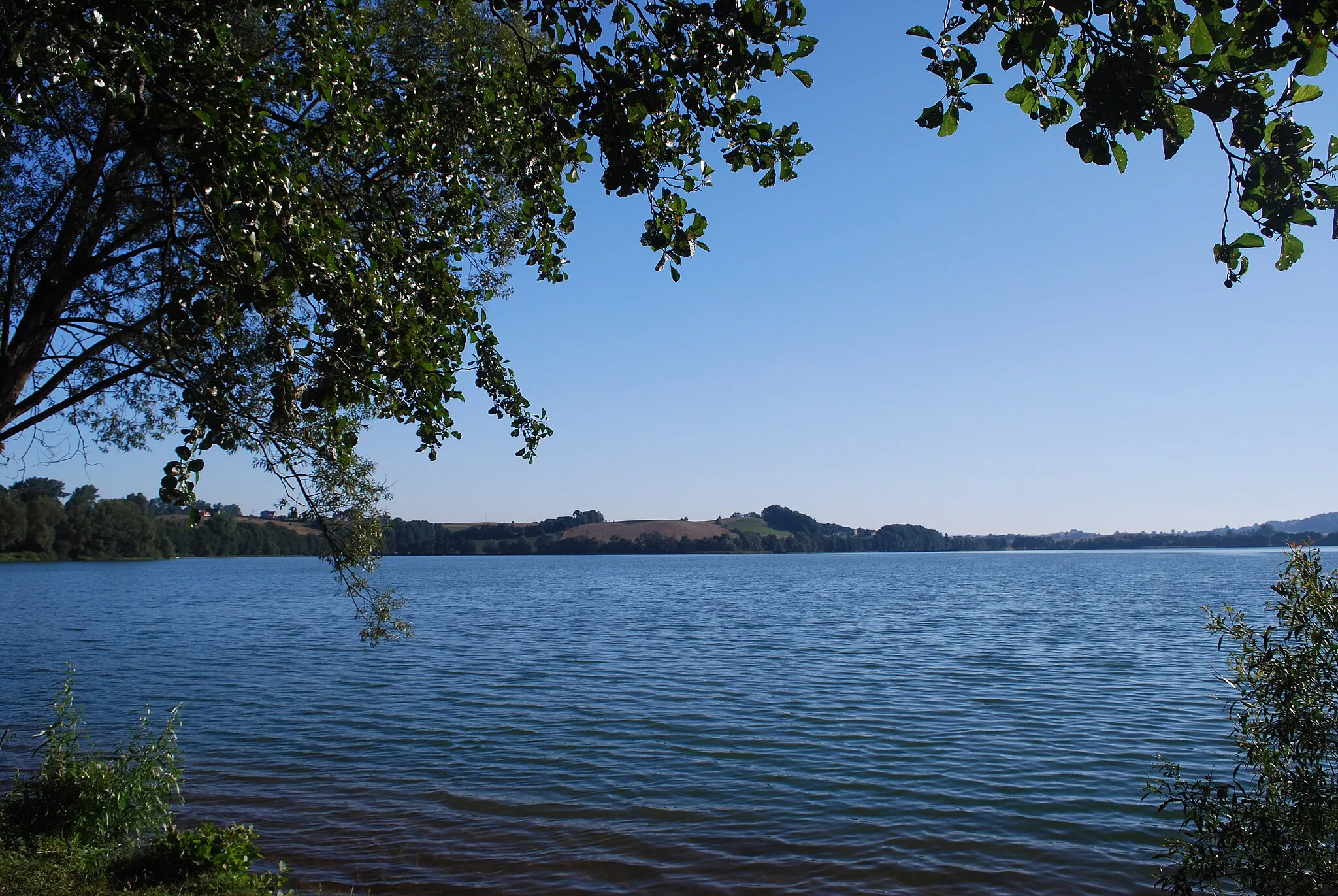 Photo showing: Białe Jezioro - lake in Kaszuby, Poland - view from Chmielno