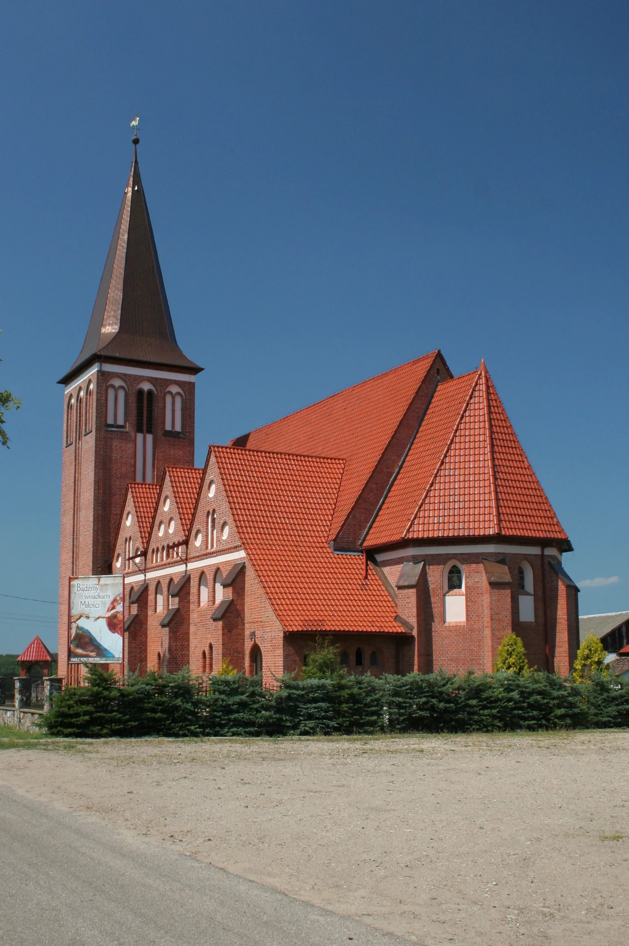 Photo showing: Church of Saints Peter and Paul in Brzeźno Lęborskie.