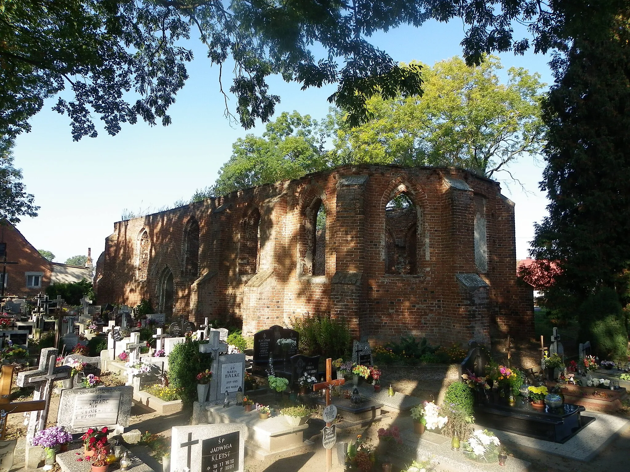 Photo showing: Boręty, ruina kościoła p.w. Św. Katarzyny wraz z otaczającym cmentarzem