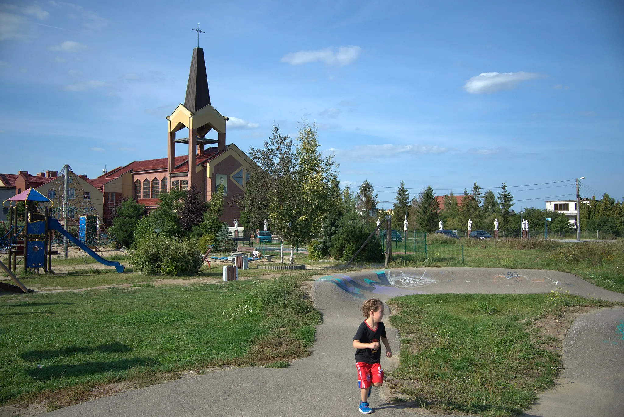 Photo showing: Rumia - rzymskokatolicki kościół parafialny pw. bł. Edmunda Bojanowskiego.