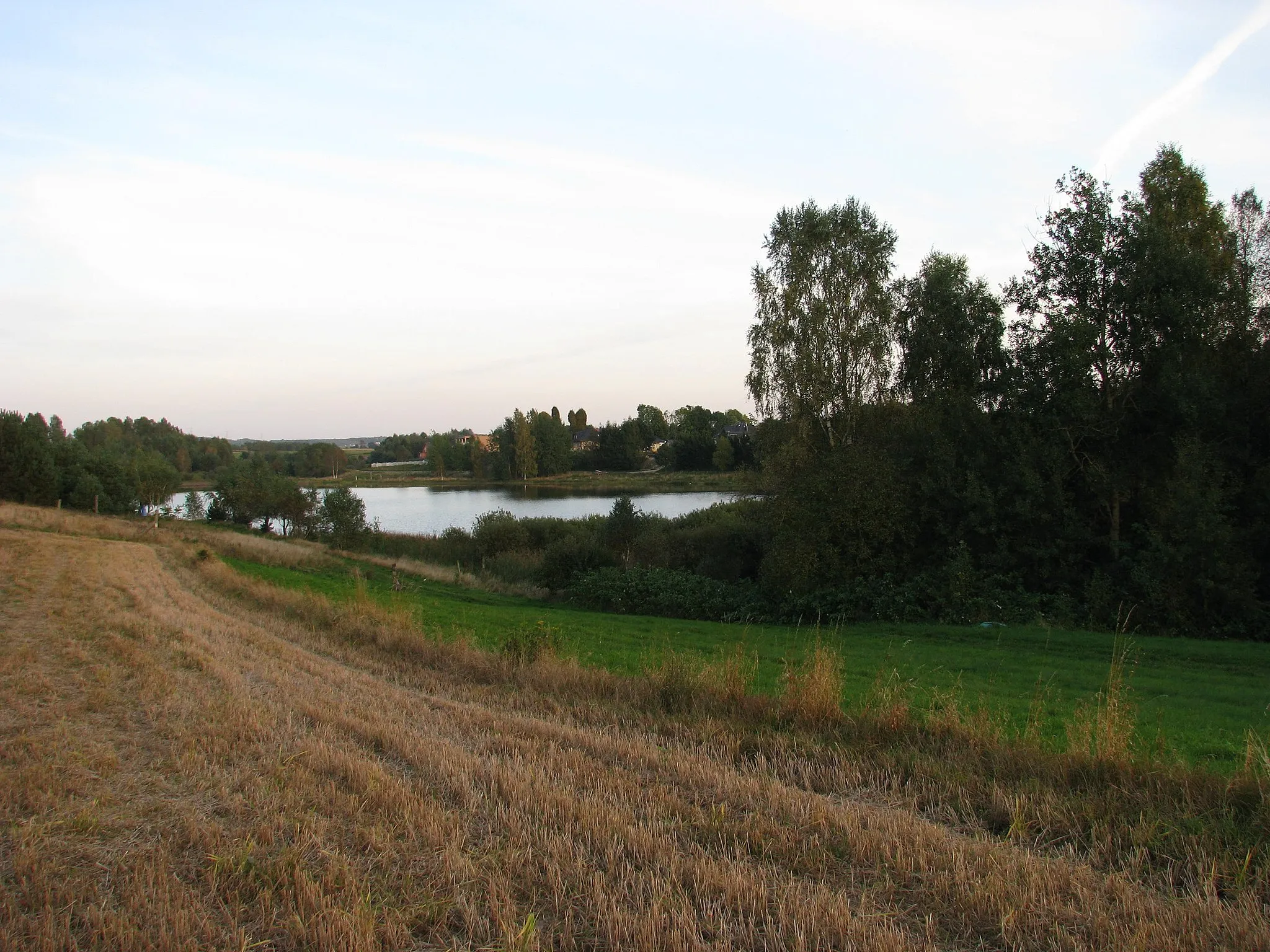 Photo showing: Jezioro Watra w Udorpiu, w głebi zabudowa części wsi.