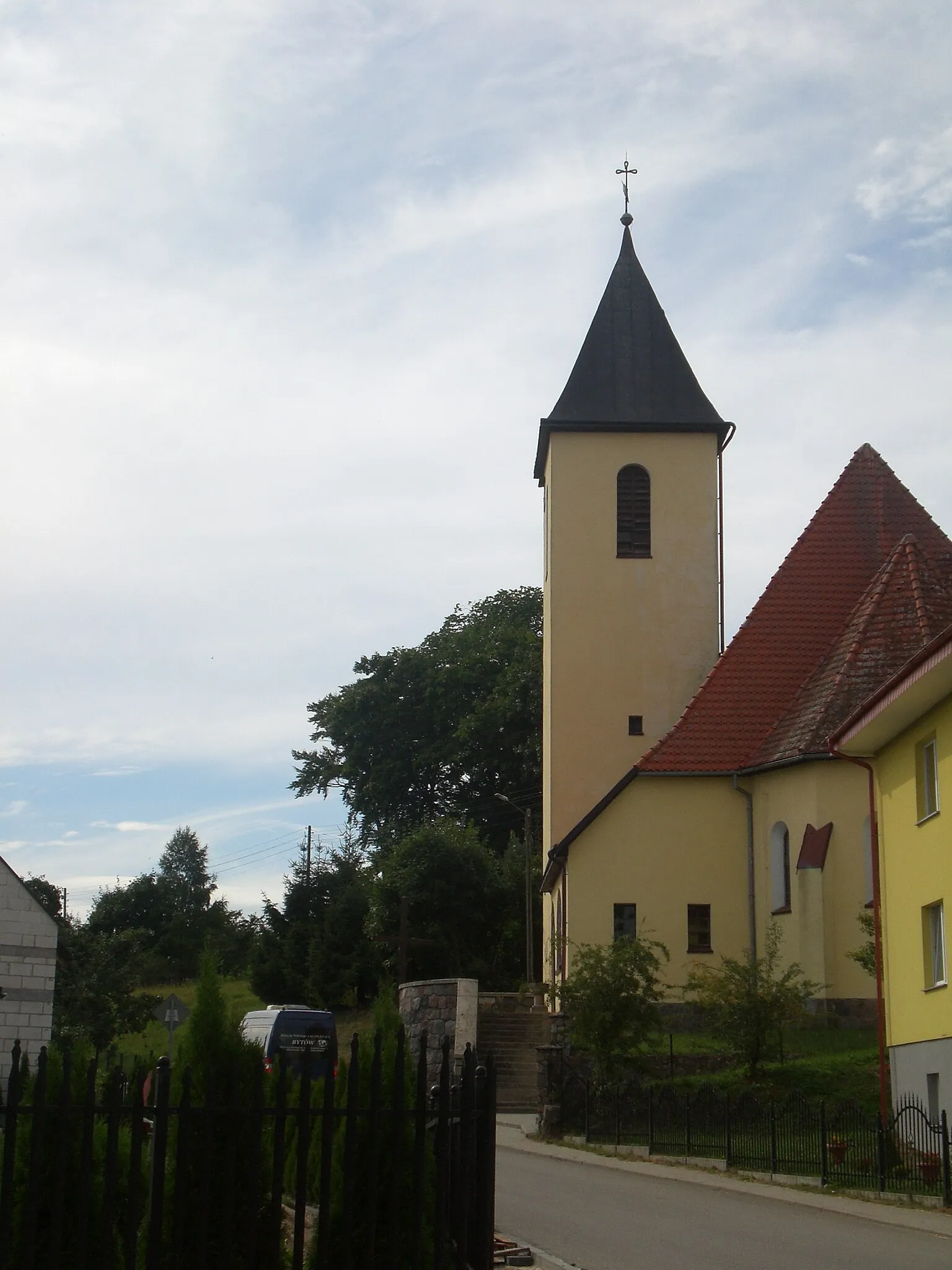 Photo showing: Trzebiatkowa - dawny kościół ewangelicki, od 1951 rzymskokatolicki filialny pw. Świętych Apostołów Piotra i Pawła, 1909–1912