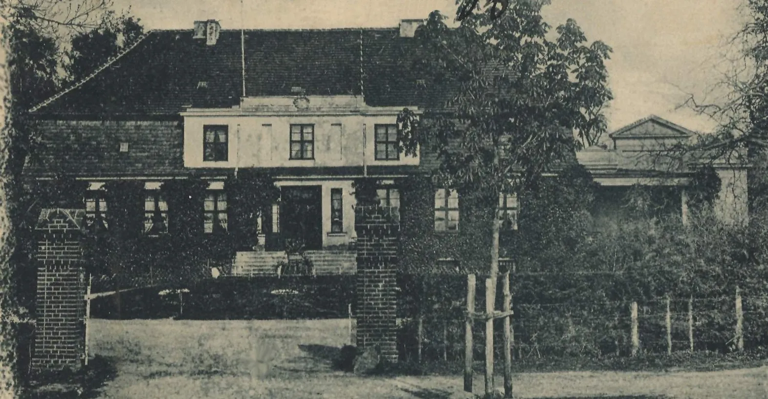 Photo showing: Herrenhaus der Familie Blankensee in Zipkow. Scan einer Postkarte von 1906.