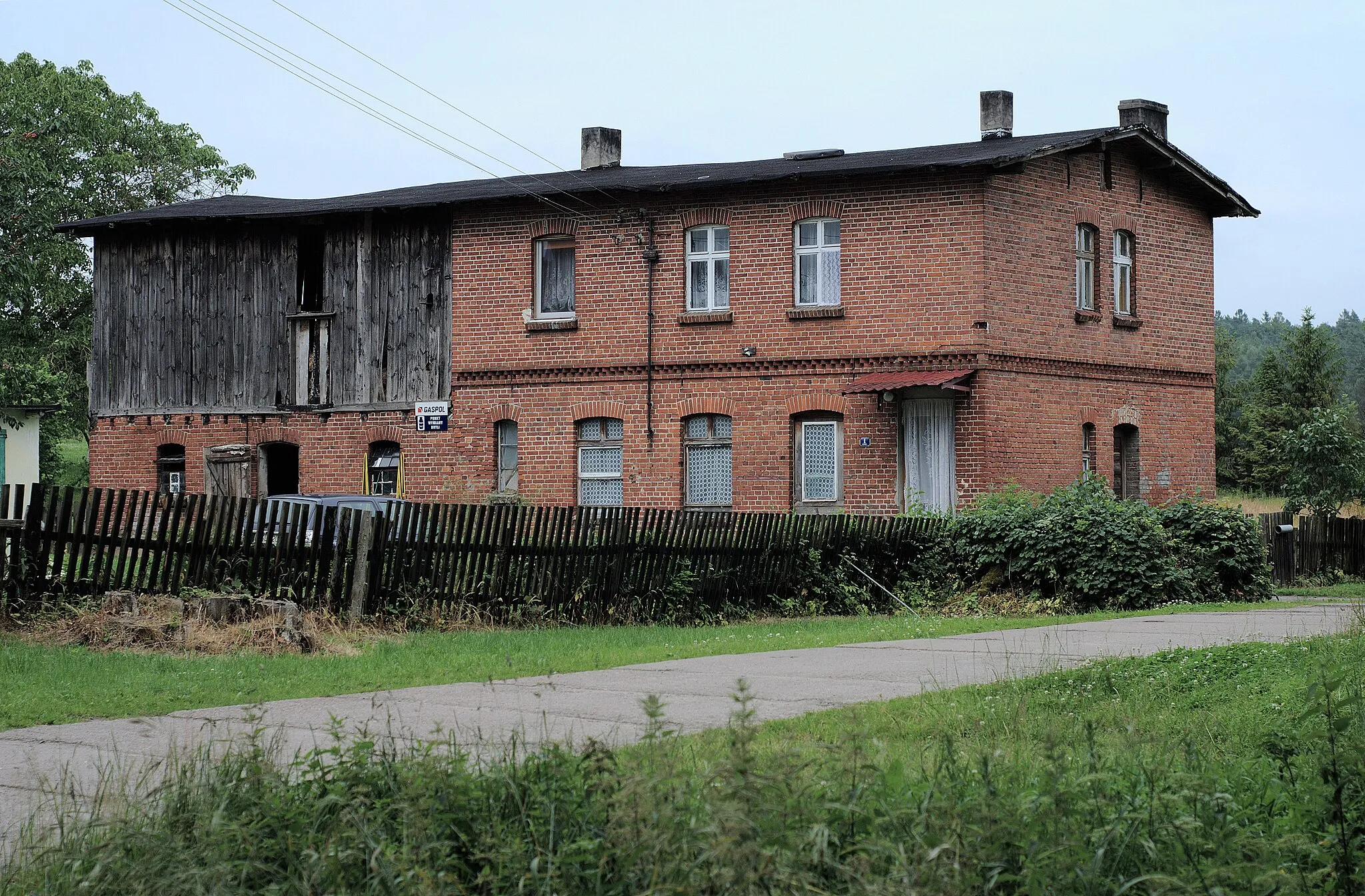 Photo showing: Ciemino, województwo pomorskie. Budynek nr 1.