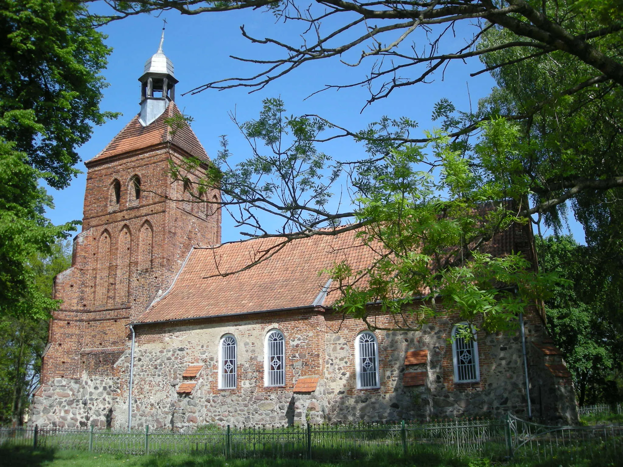 Photo showing: The church in Trumieje, Poland.