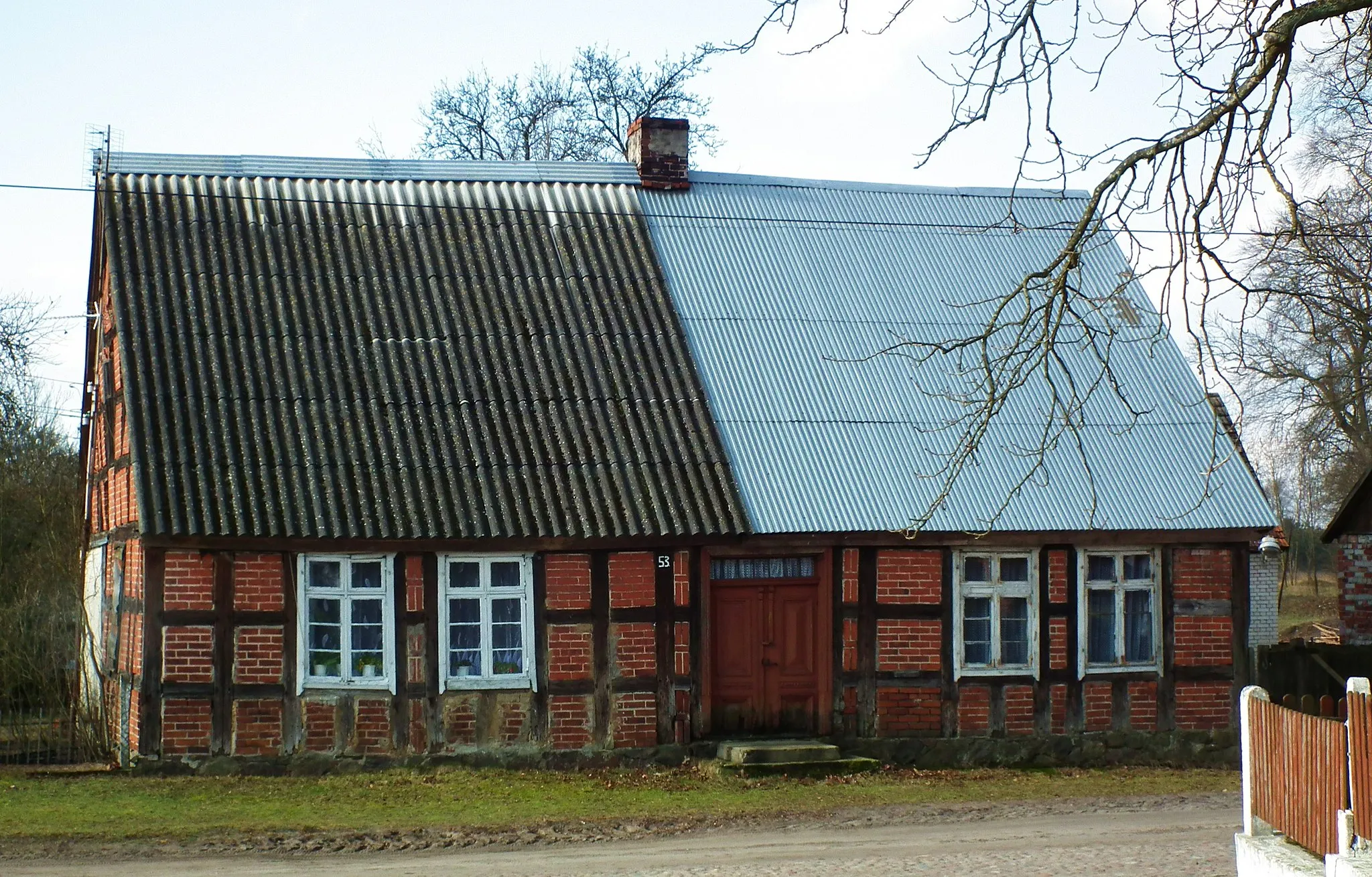 Photo showing: Gospodarstwo z muru pruskiego w Ciosańcu.