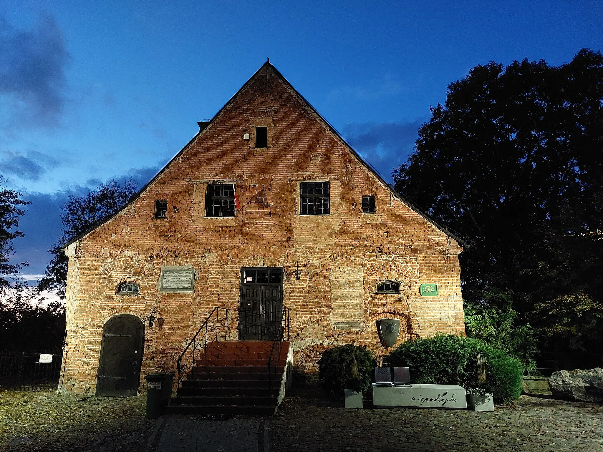 Photo showing: Zamek Joannitów (Castle of the Order of St. John) in Skarszewy. A historic wall after multiple reconstructions (in the 16th, 17th, 19th and 20th centuries).