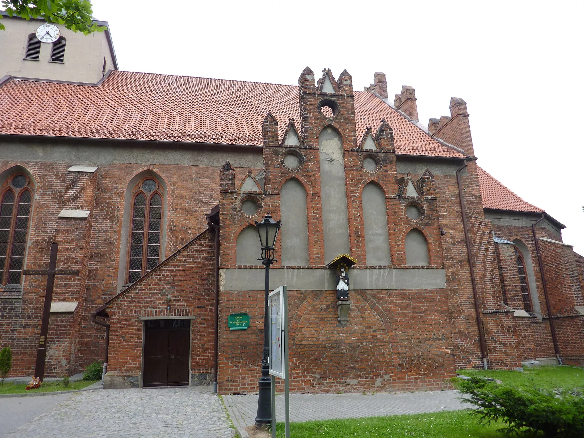 Photo showing: Kościół parafialny pw. św. Michała Archanioła w Skarszewach.