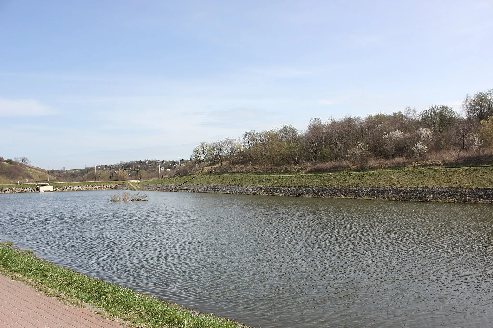 Photo showing: Gdańsk - Augustowska retention tank on the Oruński Stream