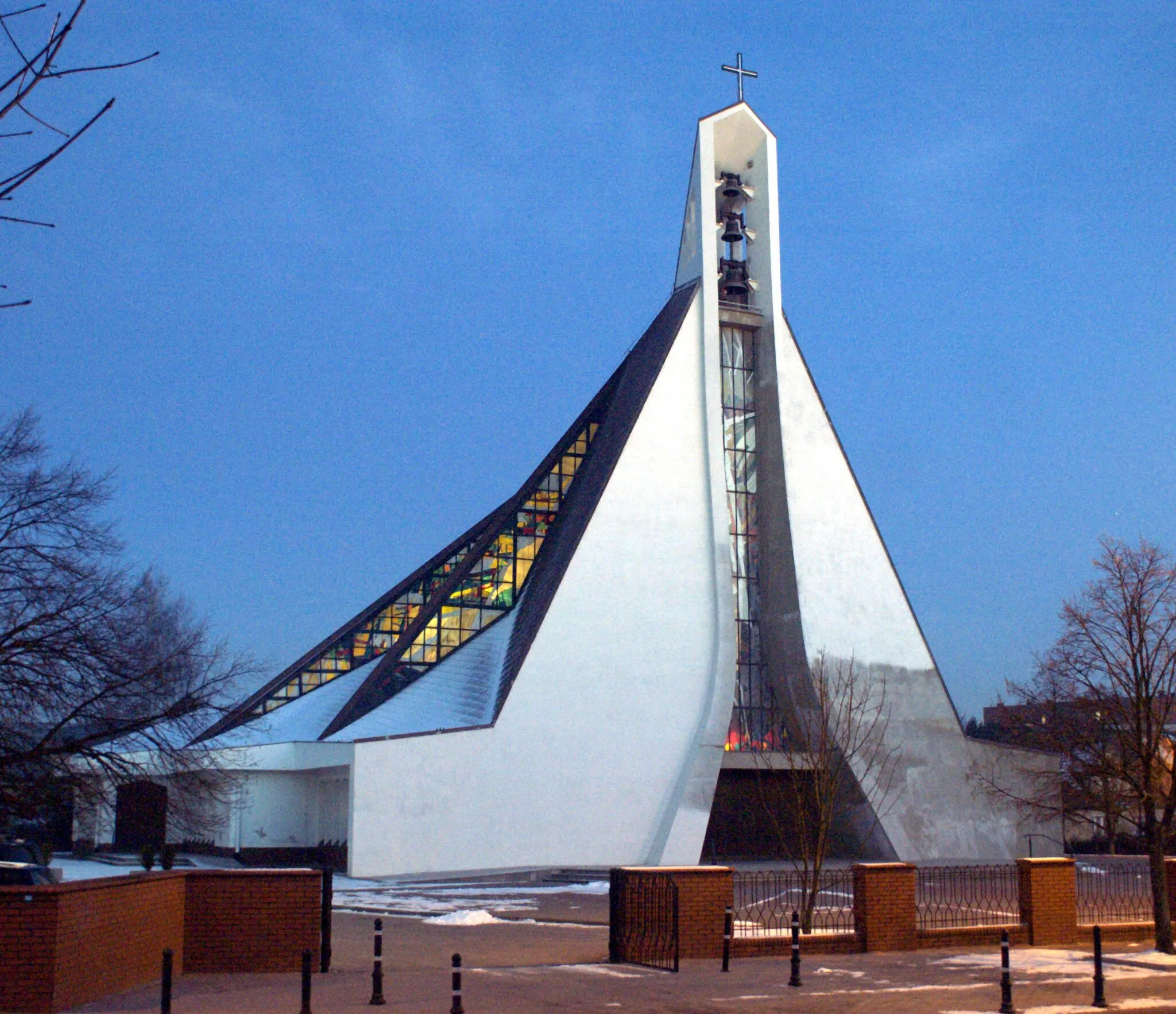 Photo showing: Wejherowo, ul. Rybacka - rzymskokatolicki kościół parafialny p.w. Najświętszej Maryi Panny Królowej Polski, 1986-1997