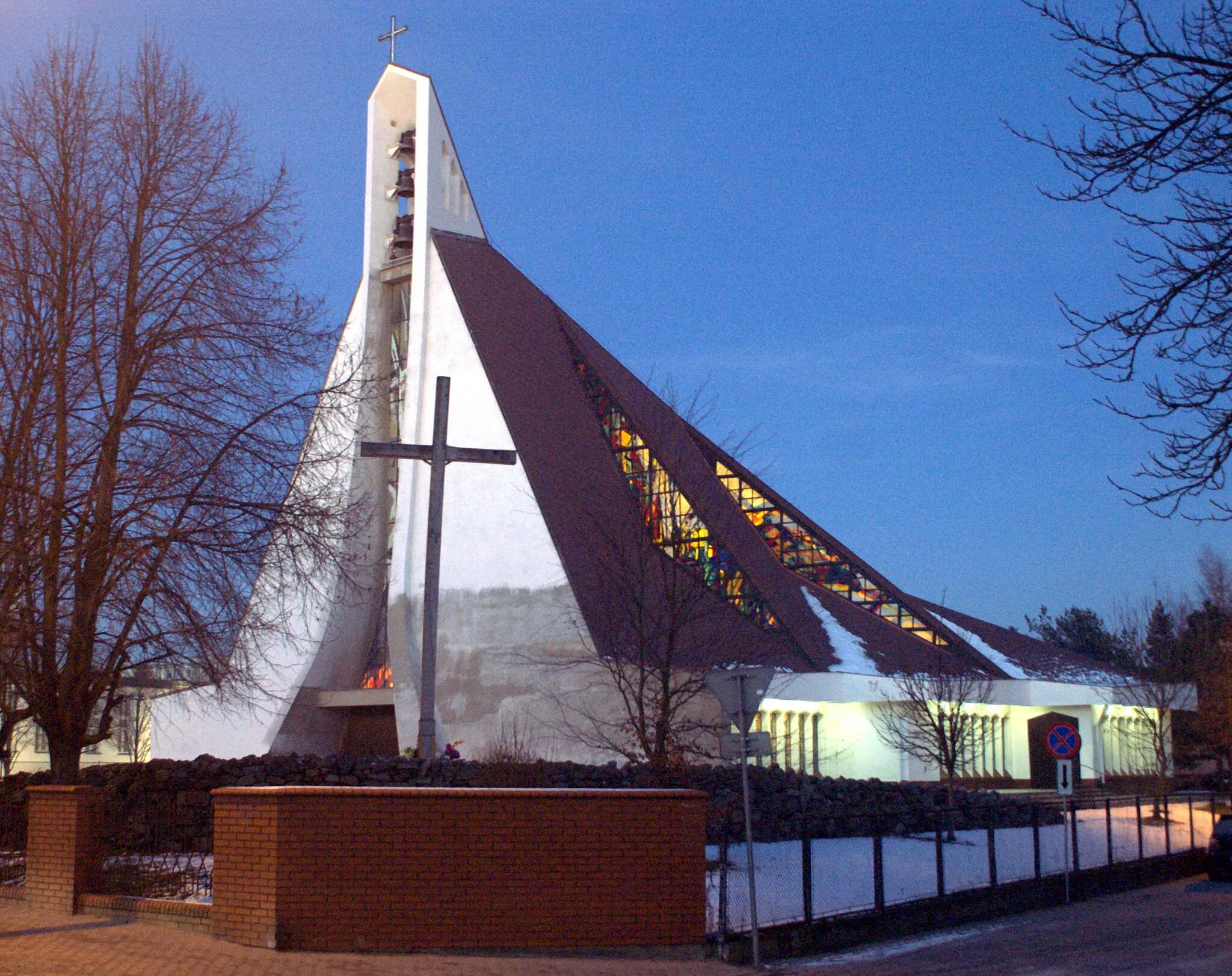 Photo showing: Wejherowo, ul. Rybacka - rzymskokatolicki kościół parafialny p.w. Najświętszej Maryi Panny Królowej Polski, 1986-1997 (kościół w kształcie namiotu)