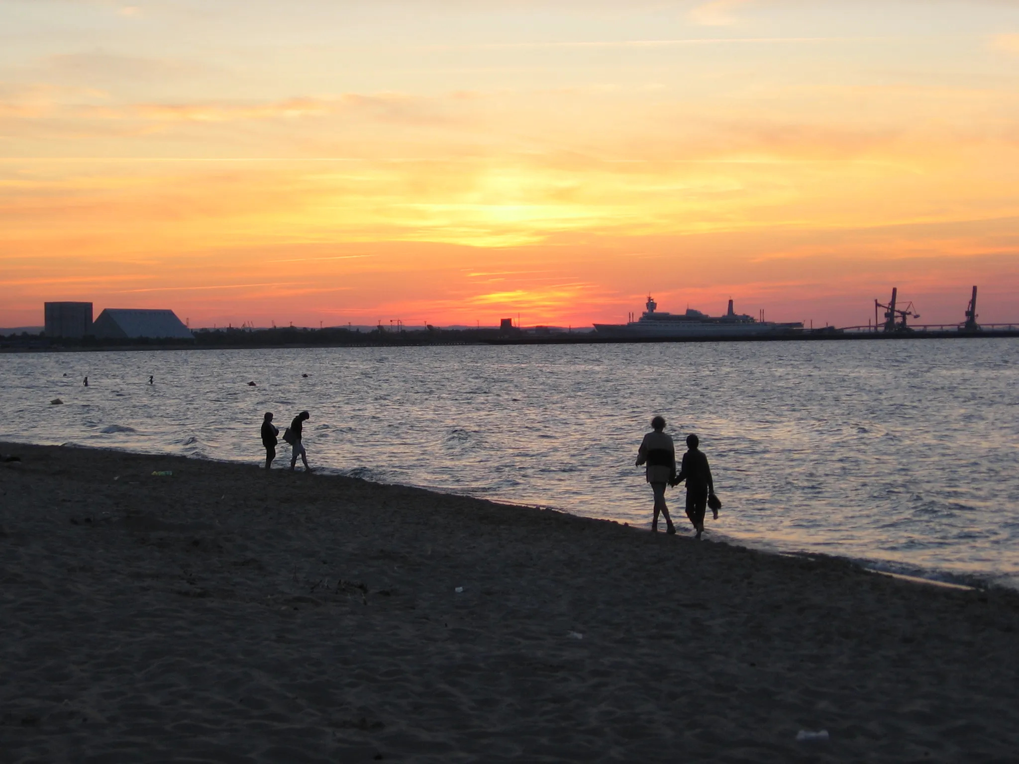 Photo showing: Gdańsk, Stogi-plaża. Zachód Słońca nad Portem Północnym.