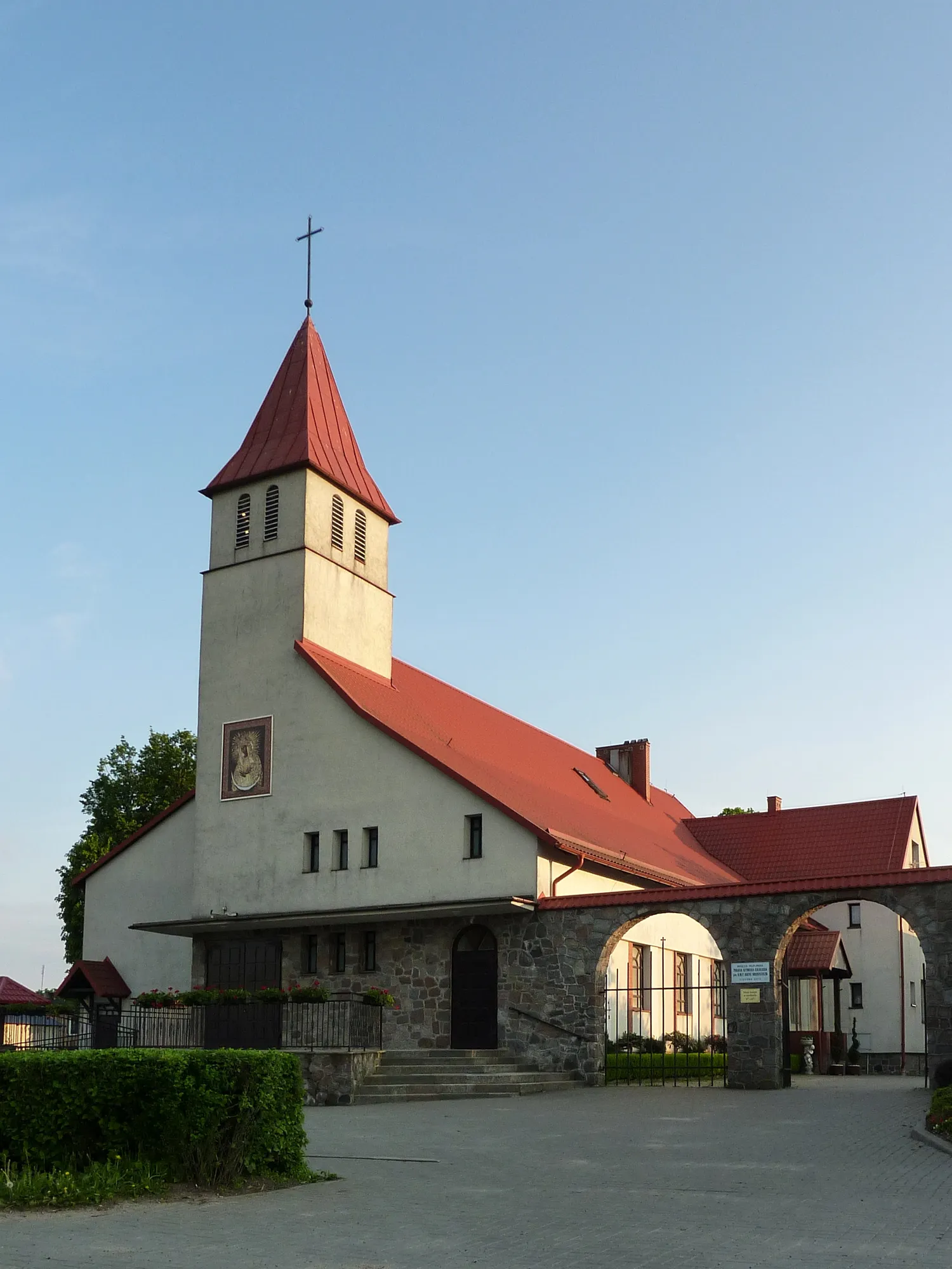 Photo showing: Klukowa Huta - kościół parafialny pw. Najświętszej Maryi Panny Matki Miłosierdzia.