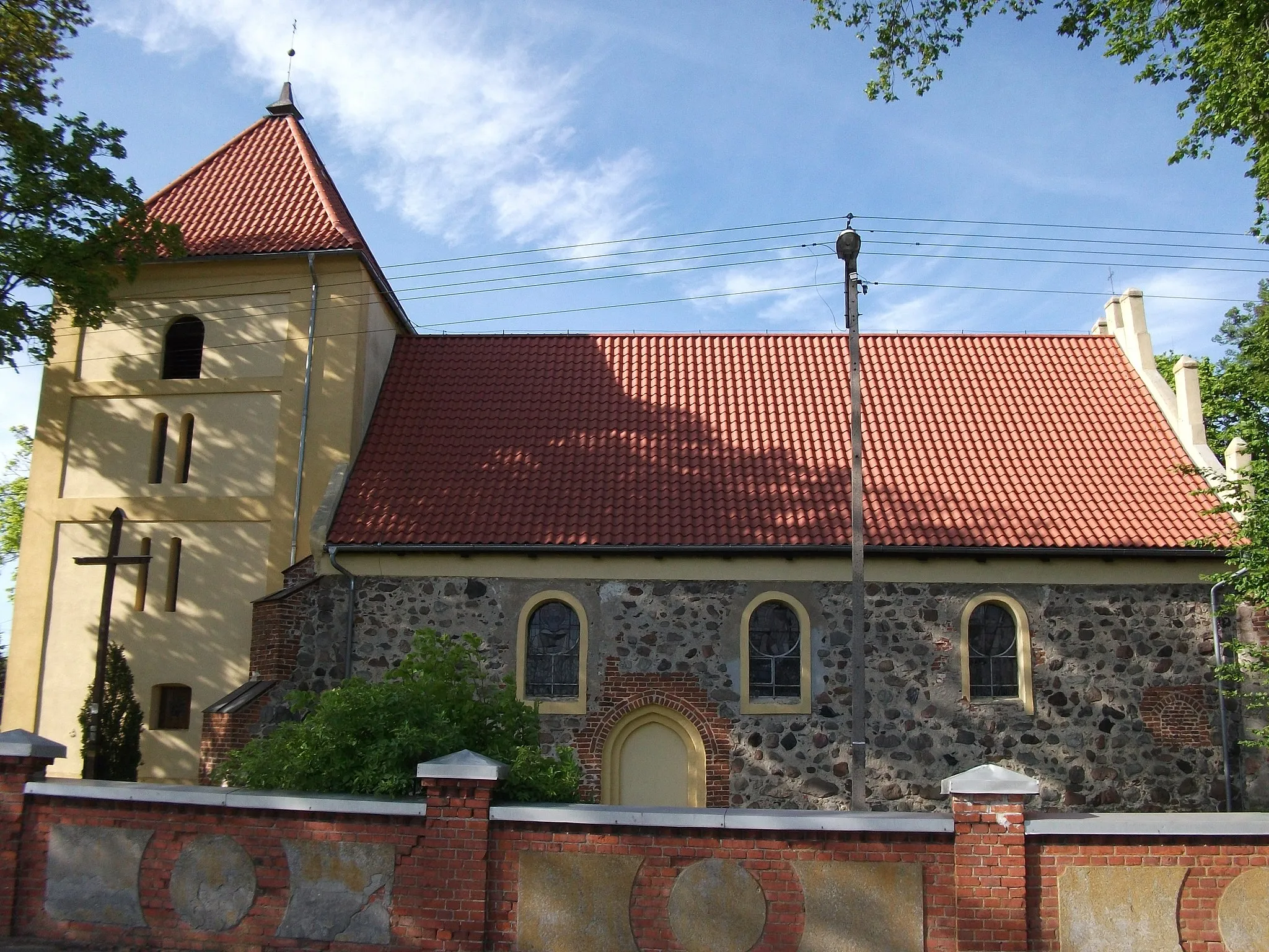 Photo showing: Church in Rogóźno village Poland