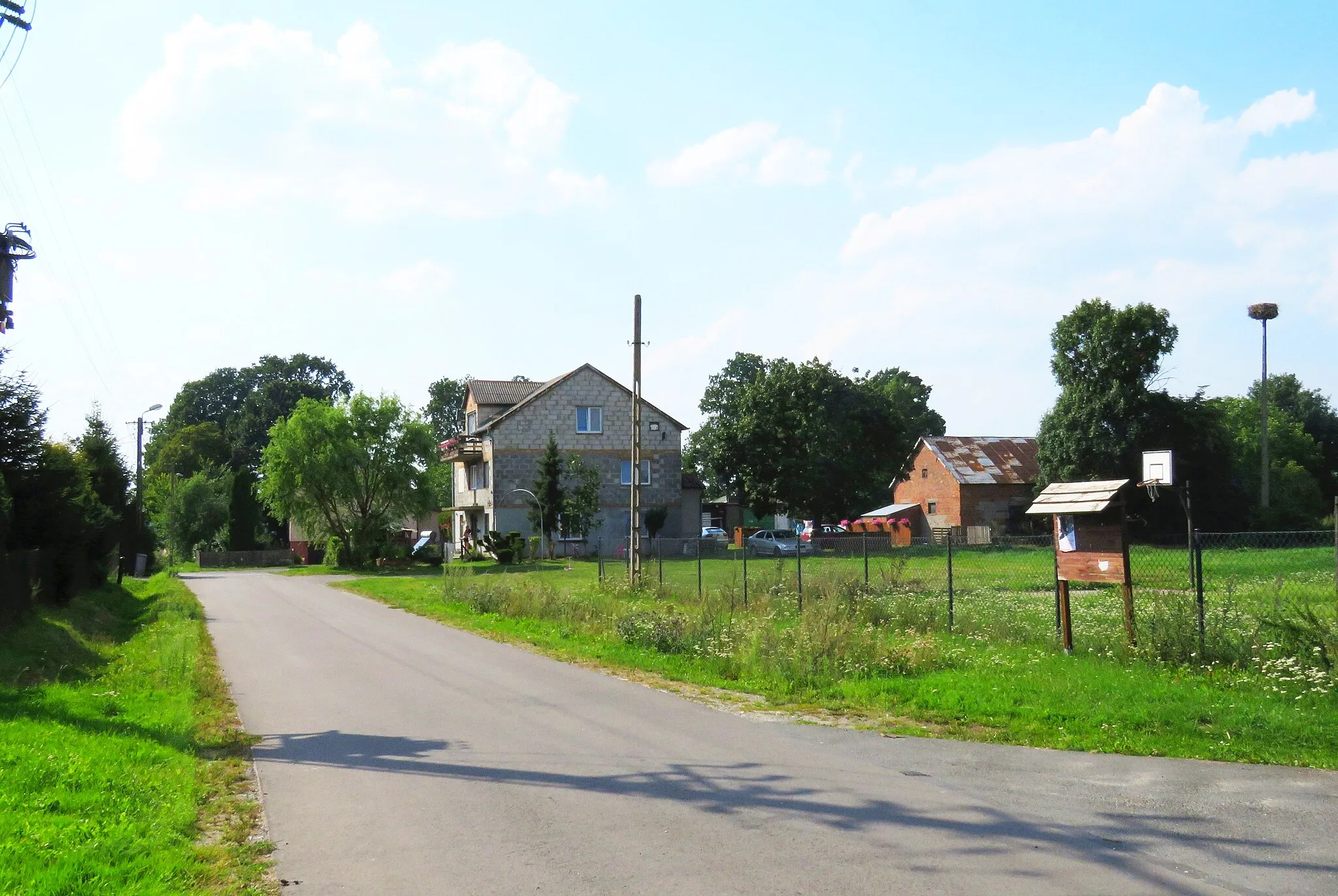 Photo showing: Otłowiec, centrum wsi