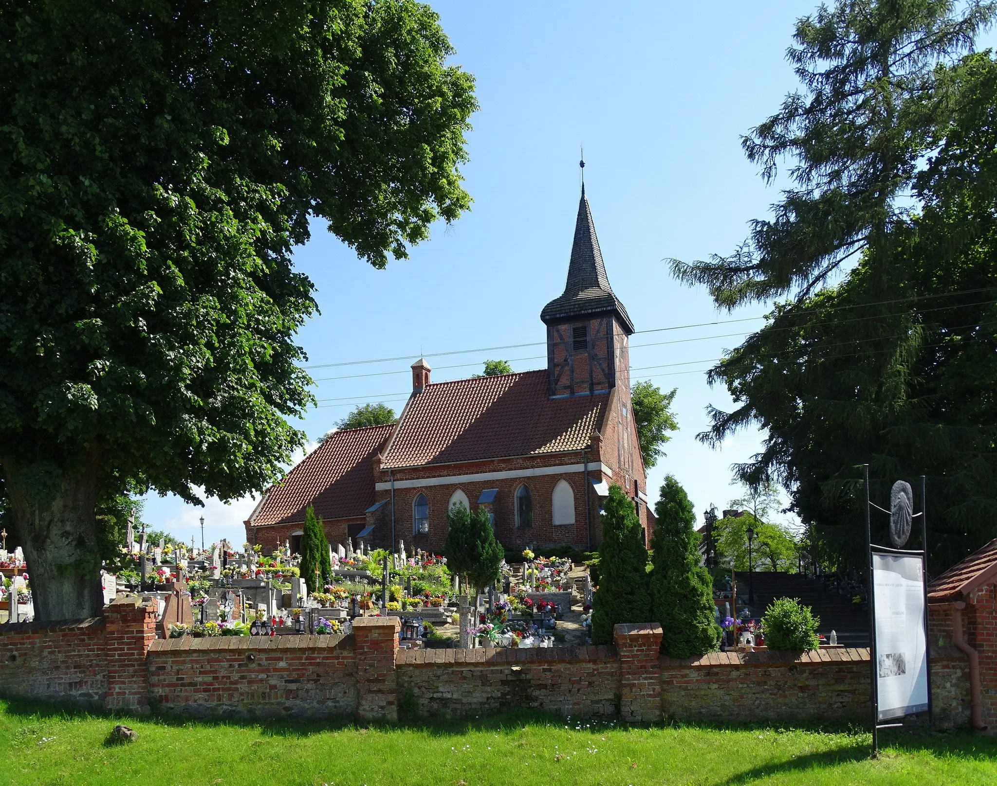 Photo showing: Dzierżążno, Tczew County, Pomerania, Poland. Church of Saint Jacob. Erected in the XIV century, rebuilt in the XVI, XVIII and XIX.