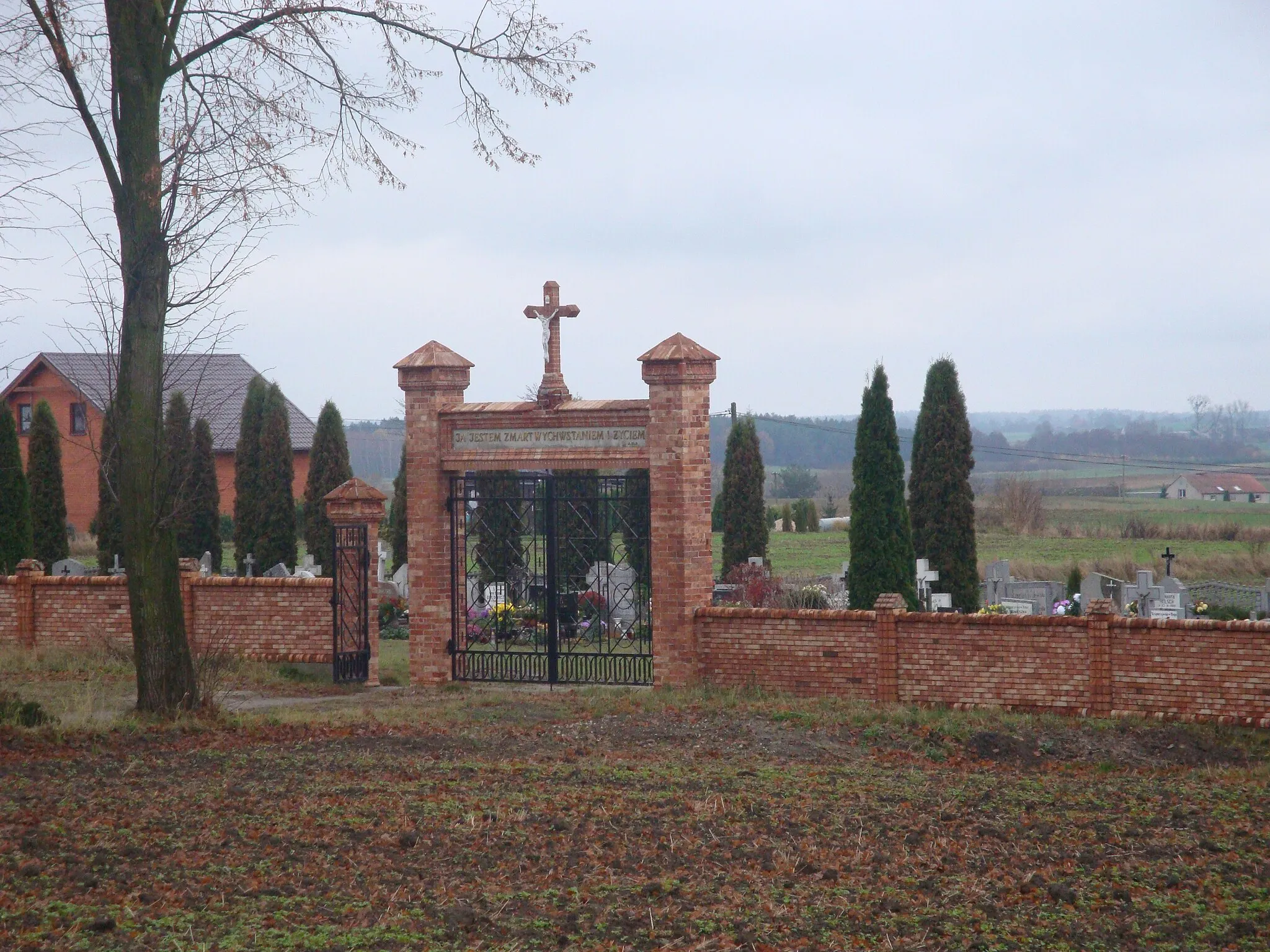 Photo showing: Cemetery gate in Grabowo Bobowskie, Poland