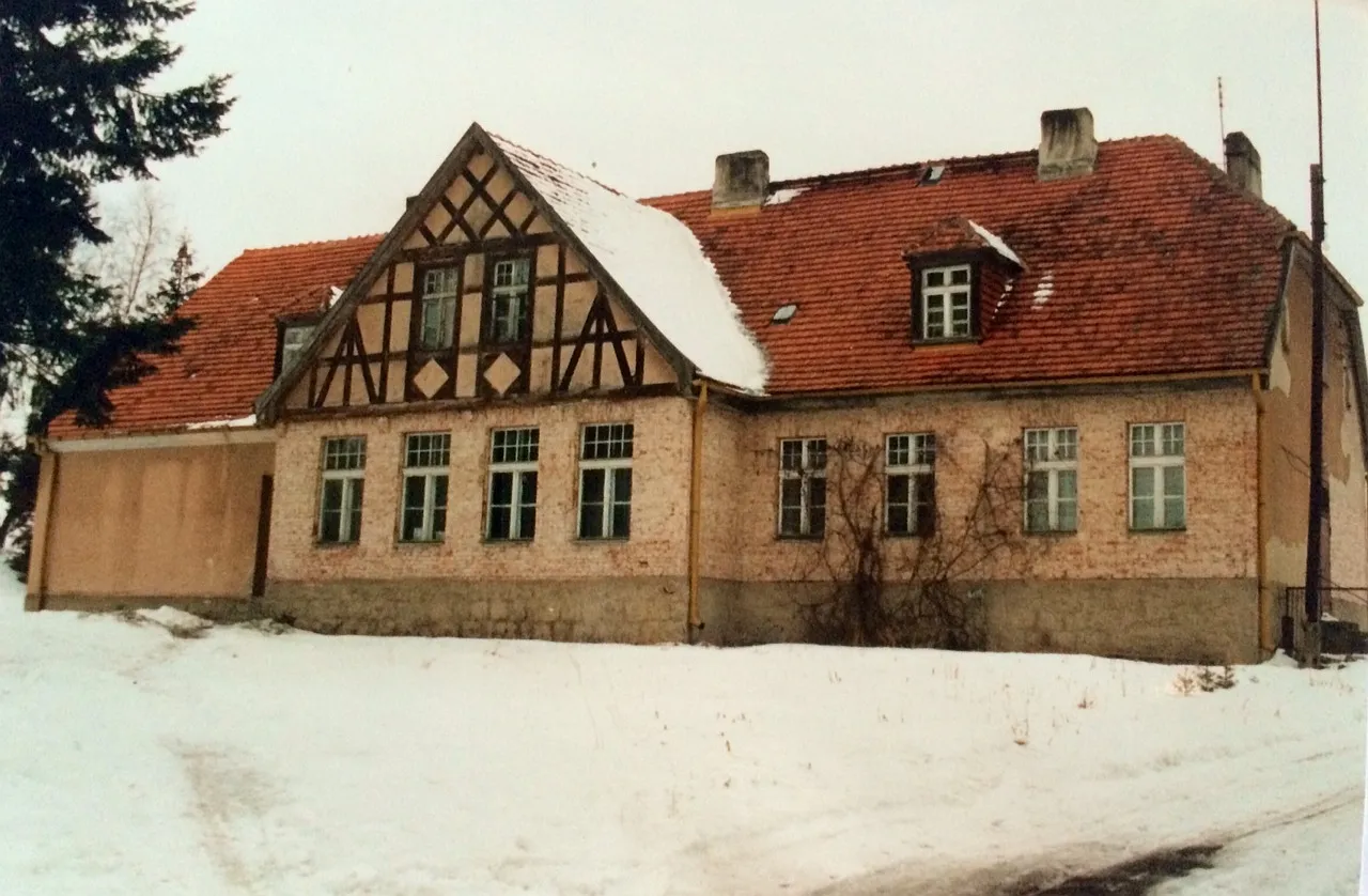 Photo showing: Schule in Elsenau