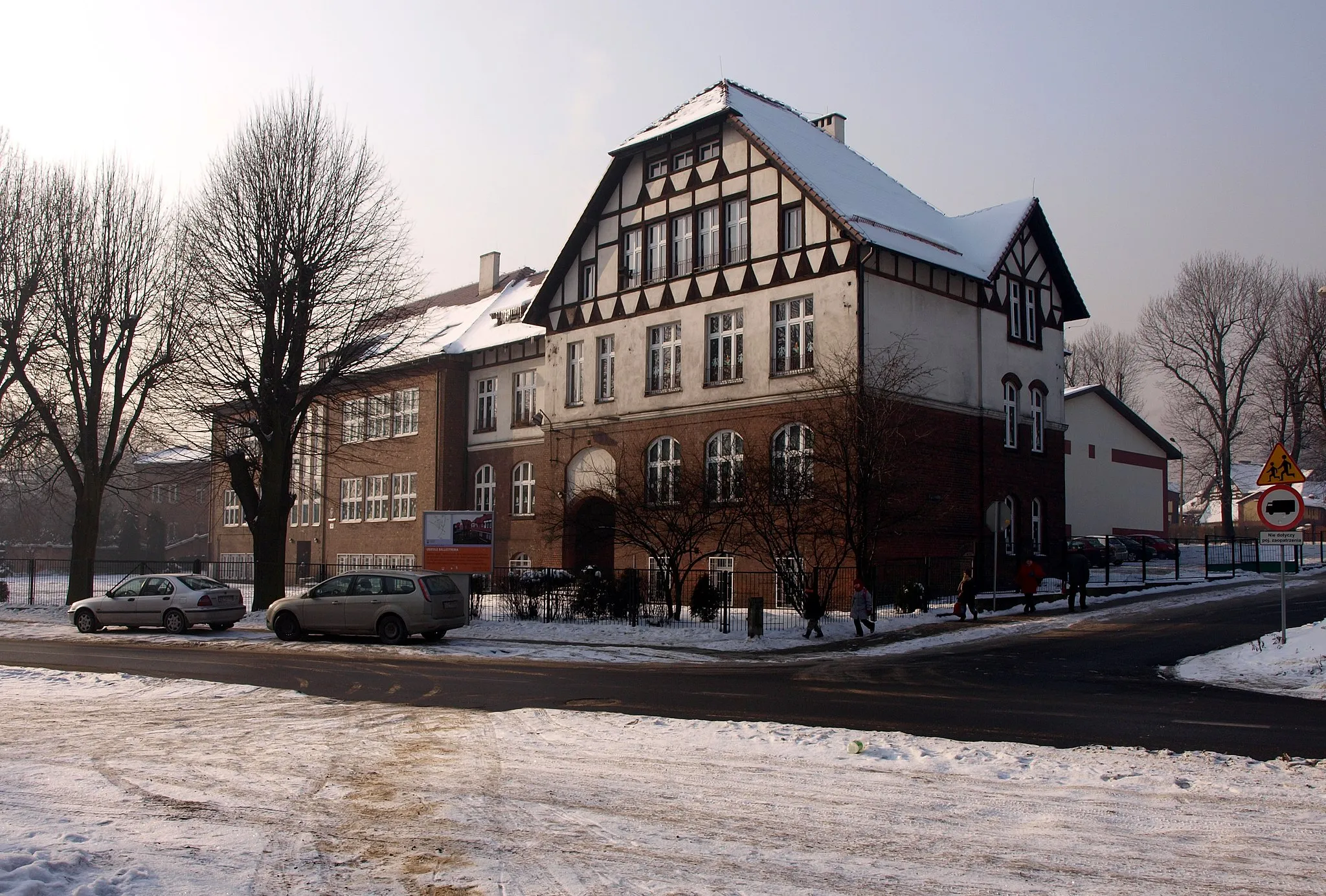 Photo showing: Szkoła Podstawowa nr 31. Zabrze-Rokitnica ul. Jordana 7.